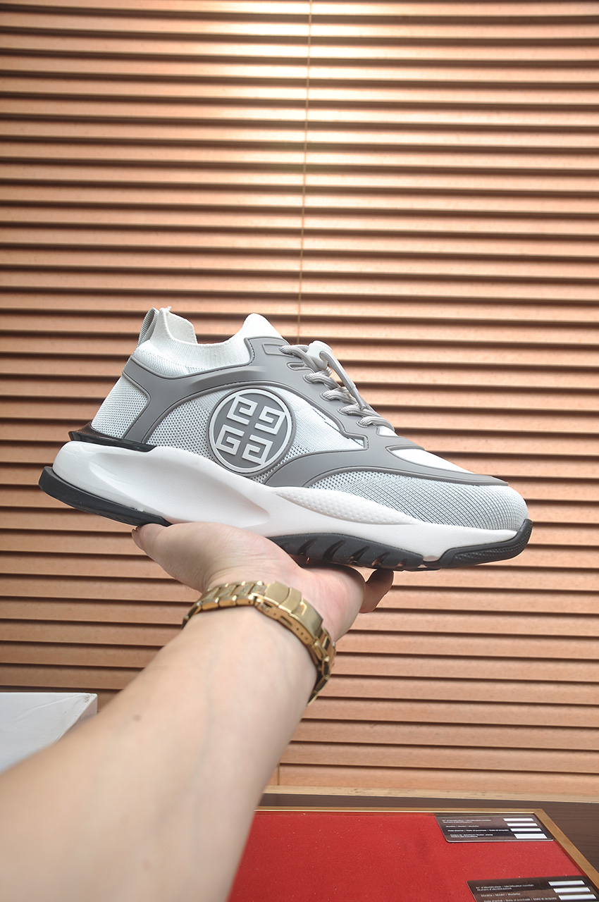 NO:778202,[GIVENCHY.Givenchy] The uppers are made of printed fabrics imported from Italy and are on sale simultaneously at the counter. They are made of printed fabrics of imported brands from Italy, which are full of luxury. The breathable mesh lining is combined with a double-layer combination to make the feet feel comfortable. The soles are made of original rubber foam outsole. They are light and comfortable. You can enter and leave the counter at will. Number of sizes: 38-45 (customized in 45). Packaging at the counter.,,givenchy,givenchy19860909【GIVENCHY.纪梵希】专柜同步发售鞋面意大利进口品牌印花布匹尽显奢华,透气网布内里加上双层组合,脚感舒适,鞋底原厂特供橡胶发泡大底,轻便,舒适,随意进出专柜 码数38-45（45定制）专柜包裝.,,givenchy,givenchy,Men's shoes