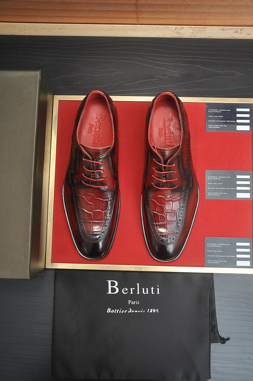 NO:778207,19860909Berluti 顶级代购 布鲁提 专柜同步发售原厂配置,意大利进口牛皮面料,全进口水染牛皮里垫,真皮大底原厂特供原版底超级舒适,原厂跟单货 高品质,,欢迎对比,码数 39-44（订38 45 46）,,cowhide,Leather soles,Men's shoes