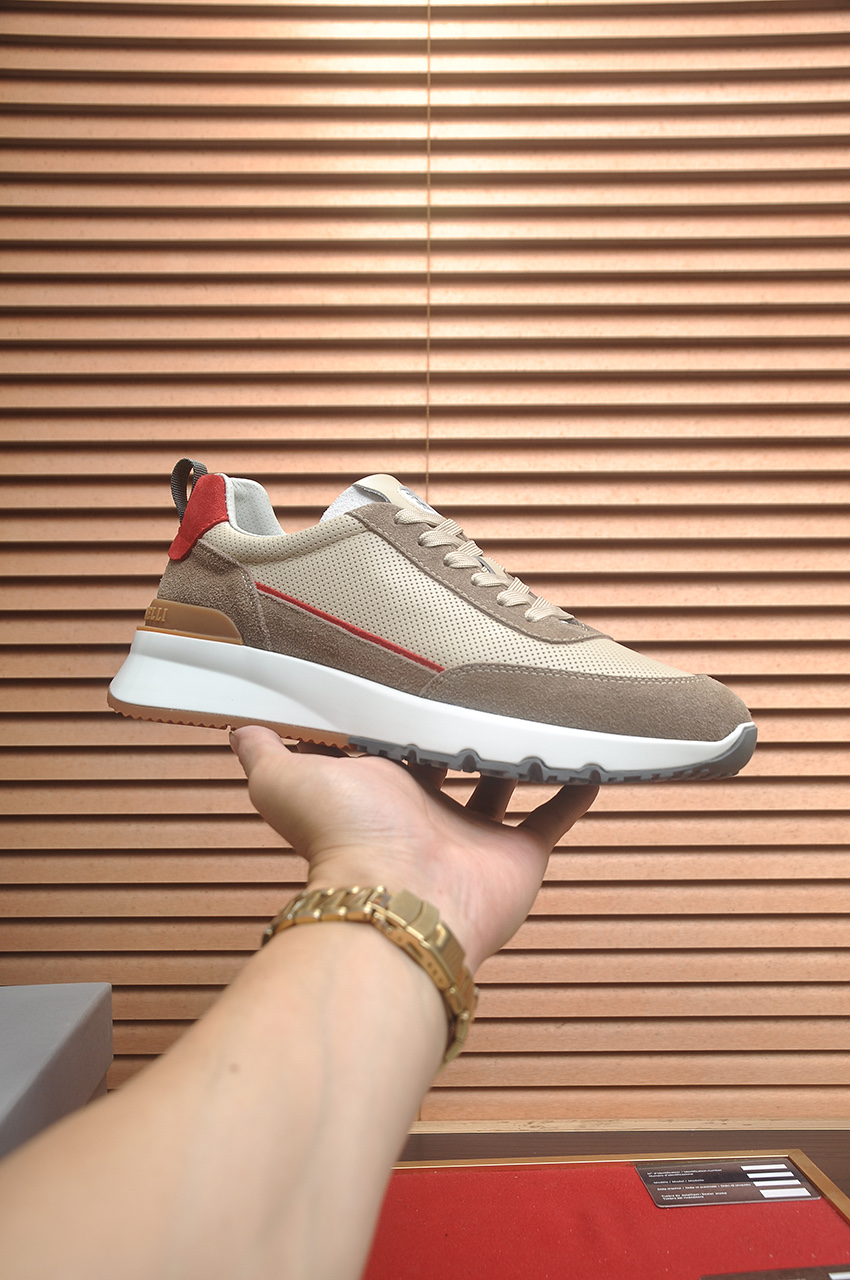 NO:779311,BC new product Brunello Cucinell* low-top sneakers. Classic yarn inspires the sophistication and sporty taste of this sneaker. The high-mercerized cow suede upper is extremely light and elastic, showing a tight appearance on both sides of the shoe, which is comfortable and breathable. The heel and insole are decorated with the brand logo and a heel webbing pull-loop. The original molded lightweight foam rubber grip sole  Makes the shoes comfortable and flexible to wear on the feet. Standard counter sizes for lightweight and comfortable models are 38-44. (45 customized), brunello cucinelli, sneakers19860909BC新品 Brunello Cucinell* 低帮运动鞋 经典纱线激发了这款运动鞋的精致与运动品味.高丝光牛反绒鞋面极致轻盈且富有弹性,鞋子两侧显示出紧致外观,舒适透气 后跟与鞋垫饰有品牌logo标志、后跟织带提环 原版开模轻质发泡橡胶抓地鞋底 令鞋子穿在脚上舒适且灵活.轻便舒适款标准专柜码数38-44.（45订做）,,brunello cucinelli,sneakers,Men's shoes