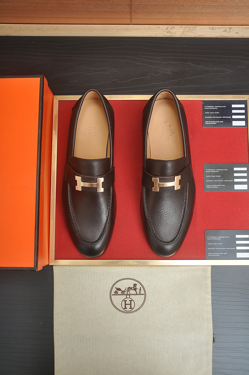 NO:850150,[HERMES] (cowhide lining) Italy's top luxury brand does not pursue novel styles and gorgeous colors. It attracts the favor of successful men with its flawless, elegant and classic style. Formal leather shoes. This very comfortable, simple and stable style allows you to easily match any style!  The pattern is absolutely 1:1 refined from the original last. In terms of materials, we strive for excellence. Imported cowhide + cowhide lining have extraordinary texture!  .Code number 38-45(45 customized),,hermes,hermes,cowhide19860909【爱马仕 HERMES】（牛皮内里）意大利顶级奢侈他不追求新奇的款式和华丽的色彩,以其完美无瑕、优雅、经典的风格吸引着成功男士的青睐正装皮鞋 这款非常非常舒适,简洁稳重的款式让您轻松搭配任何风格！版型绝对原版套楦1:1精制,材质方面我们更是精益求精,进口牛皮+牛皮内里质感非凡！.码数38-45(45定制),,hermes,hermes,cowhide,Men's shoes