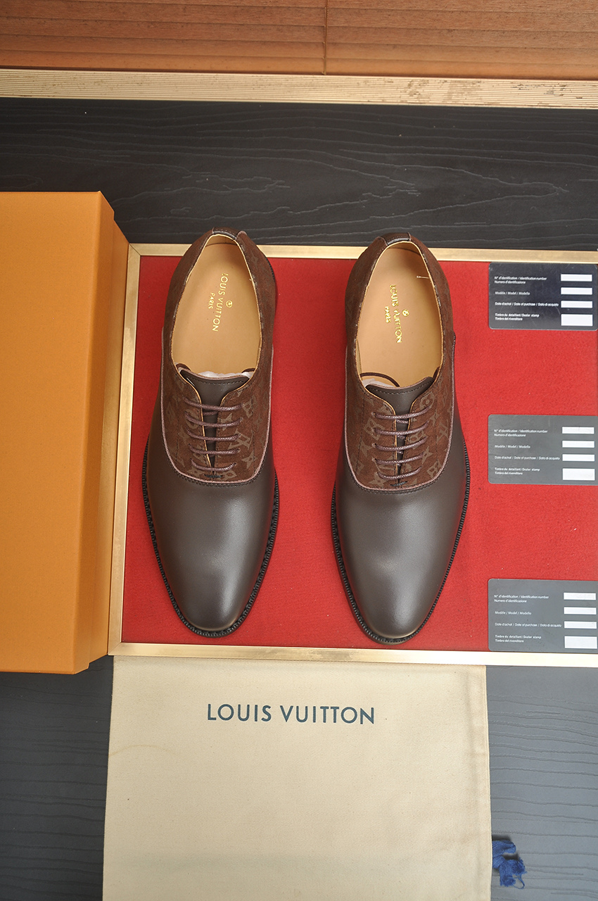 NO:780643,[LV] (original single cowhide lining) LV's latest genuine leather business suit shoes are on the official website at the same time. They are imported from Italy and are made of first-layer cowhide with heavy gold. The official website has a 1:1 rubber outsole. It is versatile, high-end without losing class, and the color matching is extraordinary. This four-season style is charming and shows off the big-name temperament when worn on the feet. Standard size 38-45 (45 custom-made), louis vuitton, business suit, cowhide19860909【LV】（原单牛皮内里）LV最新真皮商务西装鞋官网同步上市,意大利进口 头层牛皮一比一重金打造,官网1:1橡胶大底.穿着百搭,高档不失档次,彩色搭配气度不凡.此款四季款,穿在脚上魅力四射尽显大牌气质.标准码38-45（45定做）,,louis vuitton,business suit,cowhide,Men's shoes