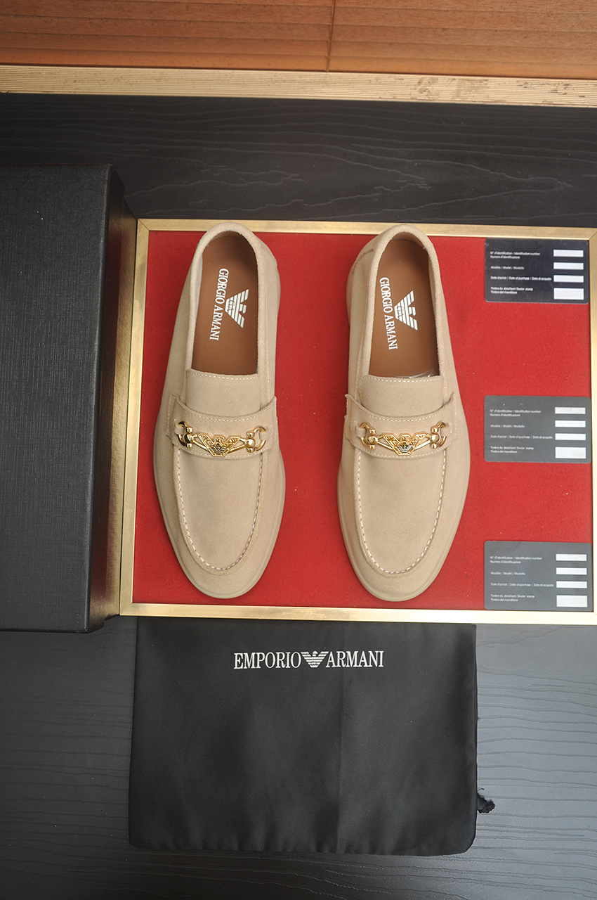 NO:782060,[Armani] Men's classic high-top casual shoes, the original quality upper is made of imported Italian cowhide, fine workmanship, high-end and elegant. It has a fashionable model shape. Rubber wear-resistant and non-slip outsole. Size 38-45 (45 is customized, armani,cowhide19860909【阿玛尼】男士经典高帮休闲鞋,原单品质鞋面采用意大利进口牛皮做工精细,高端大气.有时尚典范造型.橡胶耐磨防滑大底.码数38-45（45为定制,,armani,cowhide,Men's shoes