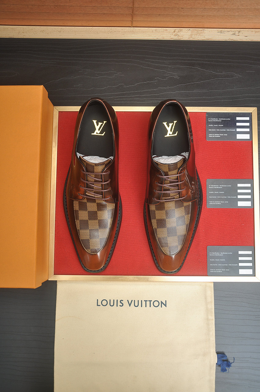 NO:782067,[LV] (original single cowhide lining) LV's latest genuine leather business suit shoes are on the official website at the same time. They are imported from Italy and are made of first-layer cowhide with heavy gold. The official website has a 1:1 rubber outsole. It is versatile, high-end without losing class, and the color matching is extraordinary. This four-season style is charming and shows off the big-name temperament when worn on the feet. Standard size 38-45 (45 custom-made), louis vuitton, business suit, cowhide19860909【LV】（原单牛皮内里）LV最新真皮商务西装鞋官网同步上市,意大利进口 头层牛皮一比一重金打造,官网1:1橡胶大底.穿着百搭,高档不失档次,彩色搭配气度不凡.此款四季款,穿在脚上魅力四射尽显大牌气质.标准码38-45（45定做）,,louis vuitton,business suit,cowhide,Men's shoes
