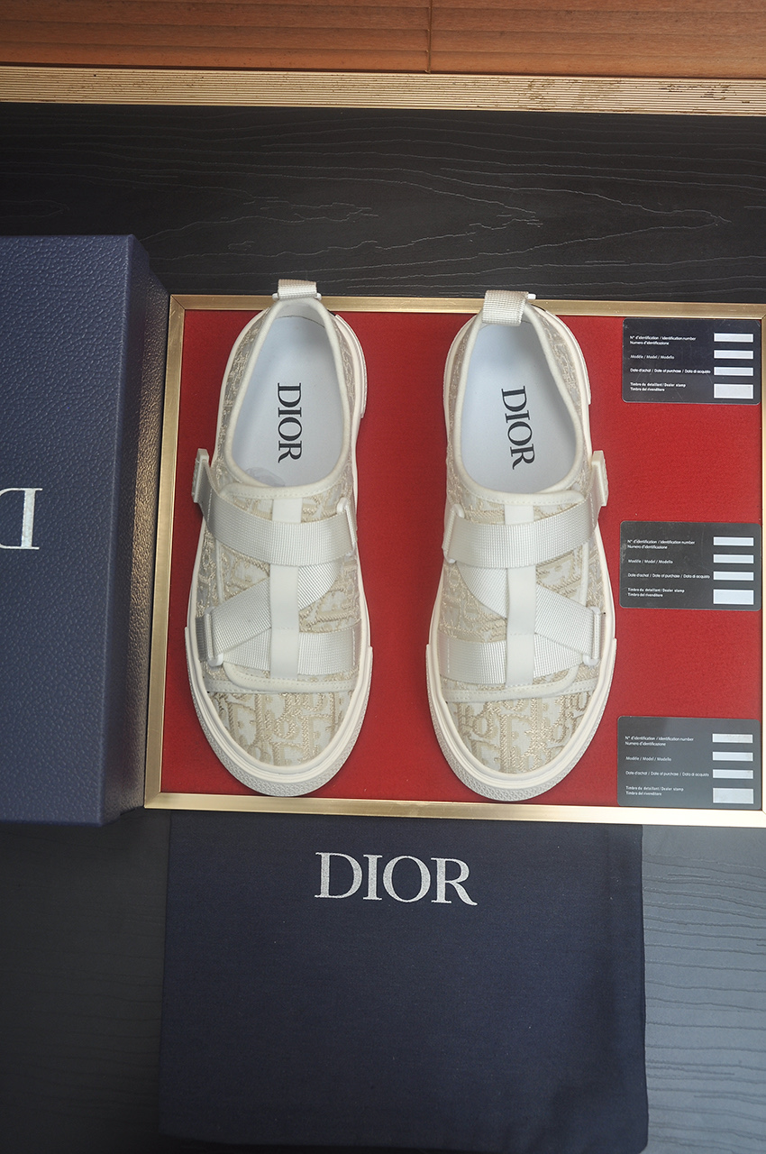 NO:832439,(Top original order) Brand Dior (Dior) Standard men's size 39-44 (45 customized) The same model as the official website. Materials are spliced ​​with top original cowhide. Original wear-resistant and lightweight outsole. Style category trendy fashionable casual shoes. Distinguished luxury brand elements. Top luxury. Color: actual picture color, dior, dior, cowhide19860909（顶级原单） 品牌Dior（迪奥） 标准码男码39-44（45定制） 等级官网同款 材料顶级原版牛皮拼接而成 原版耐磨轻便大底 款式类别潮流时尚休闲鞋 尊贵奢侈品大牌元素顶级奢华 颜色实物图片色,,dior,dior,cowhide,Men's shoes