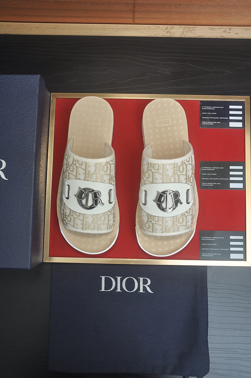 NO:832445,[Dior] Christian Dior, the highest version of the new slippers on the market - Christian Dior's top-quality original items in the counter can be compared with the original ones at will, no matter from the last shape, material, fabric, routing and inner material production process, they are exactly the same as the original TPR outsole!  size:39～45,,dior,dior,slippers19860909【迪奥Dior】市场最高版本拖鞋新品Christian Dior-克里斯汀·专柜顶级原单货可随意对比原版无论从楦型 材质面料 走线 以及内里材质制作工艺完全和正品一模一样原版TPR大底！size:39～45,,dior,dior,slippers,Men's shoes
