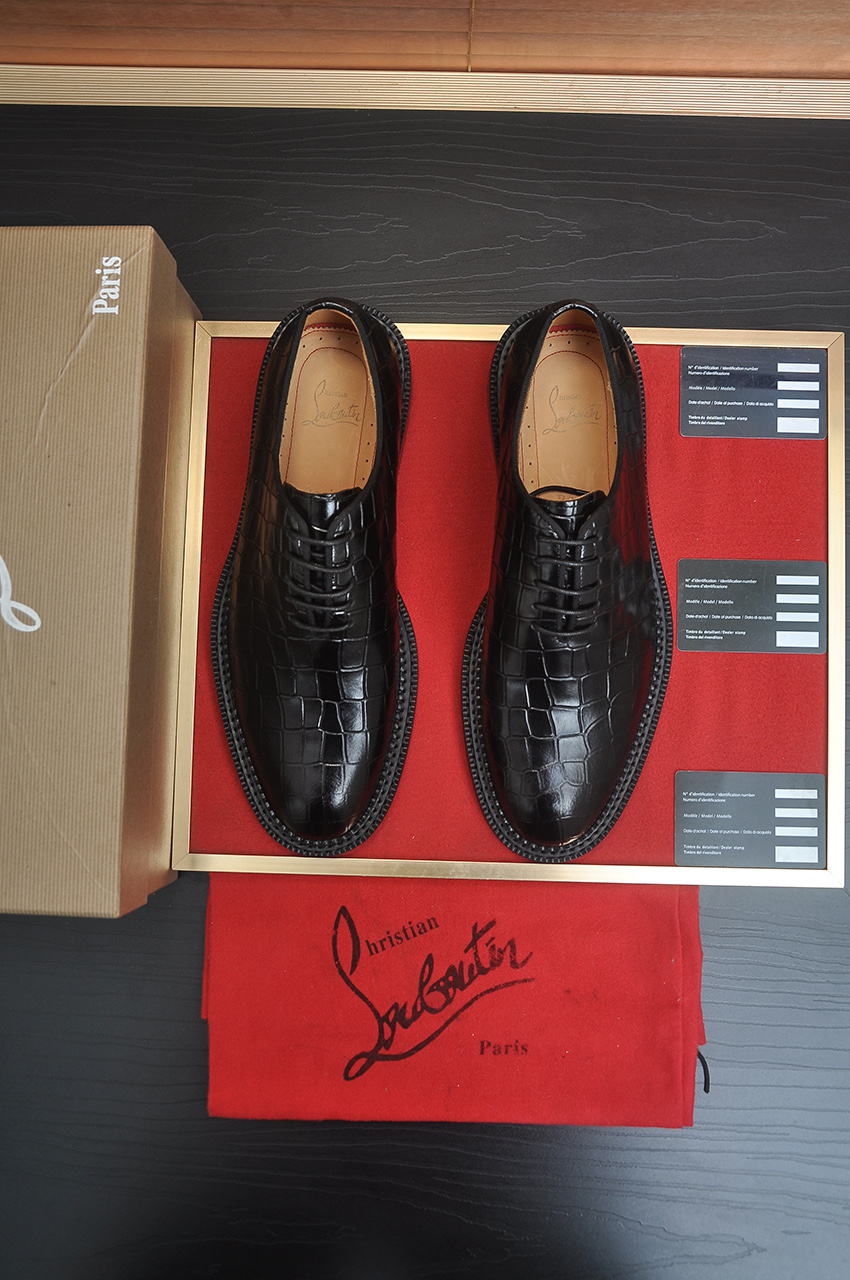 NO:955543,[Chrstian Loubotin] The original model of red-soled shoes, the highest version on the market, purely handmade with imported cowhide uppers, and the first layer of water-dyed cowhide lining!  Original EU high-gloss outsole. 38 to 45 (customized at 38.45), christian louboutin, cowhide19860909【Chrstian Loubotin】红底鞋原版开模,市面最高版本,纯手工制作进口牛皮制作鞋面,头层水染牛皮内里！原版EU高光大底.38到45(38.45定做),,christian louboutin,cowhide,Men's shoes