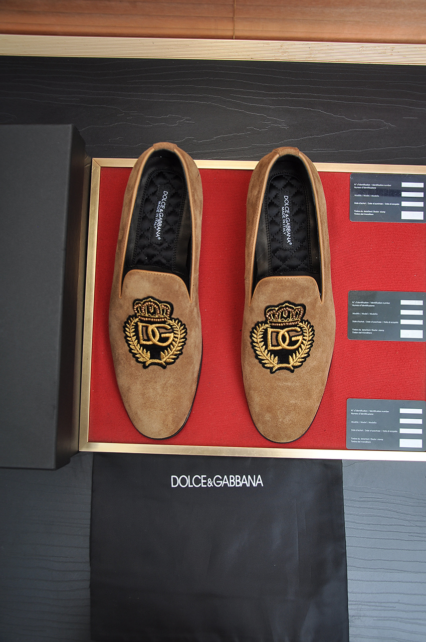 NO:954083,DG's top men's new leather shoes counter is on sale at the same time. The uppers are imported cowhide, all imported cowhide lining, imported accessories, completely 1:1 replica, the original sole is specially provided by the original factory, the exclusive molded sole is super comfortable, the original factory follows the order, high quality, you can enter and exit the counter at will, welcome to compare code number: 38-44 (45 customized),,cowhide19860909DG顶级男士新款皮鞋专柜同步发售鞋面意大利进口牛皮面,全进口牛皮内里,进口配件,完全1比1复刻,鞋底原厂特供原版底,独家活动成型底超级舒适,原厂跟单货,高品质,可随意进出专柜,欢迎对比码数:38-44（45定做）,,cowhide,Men's shoes