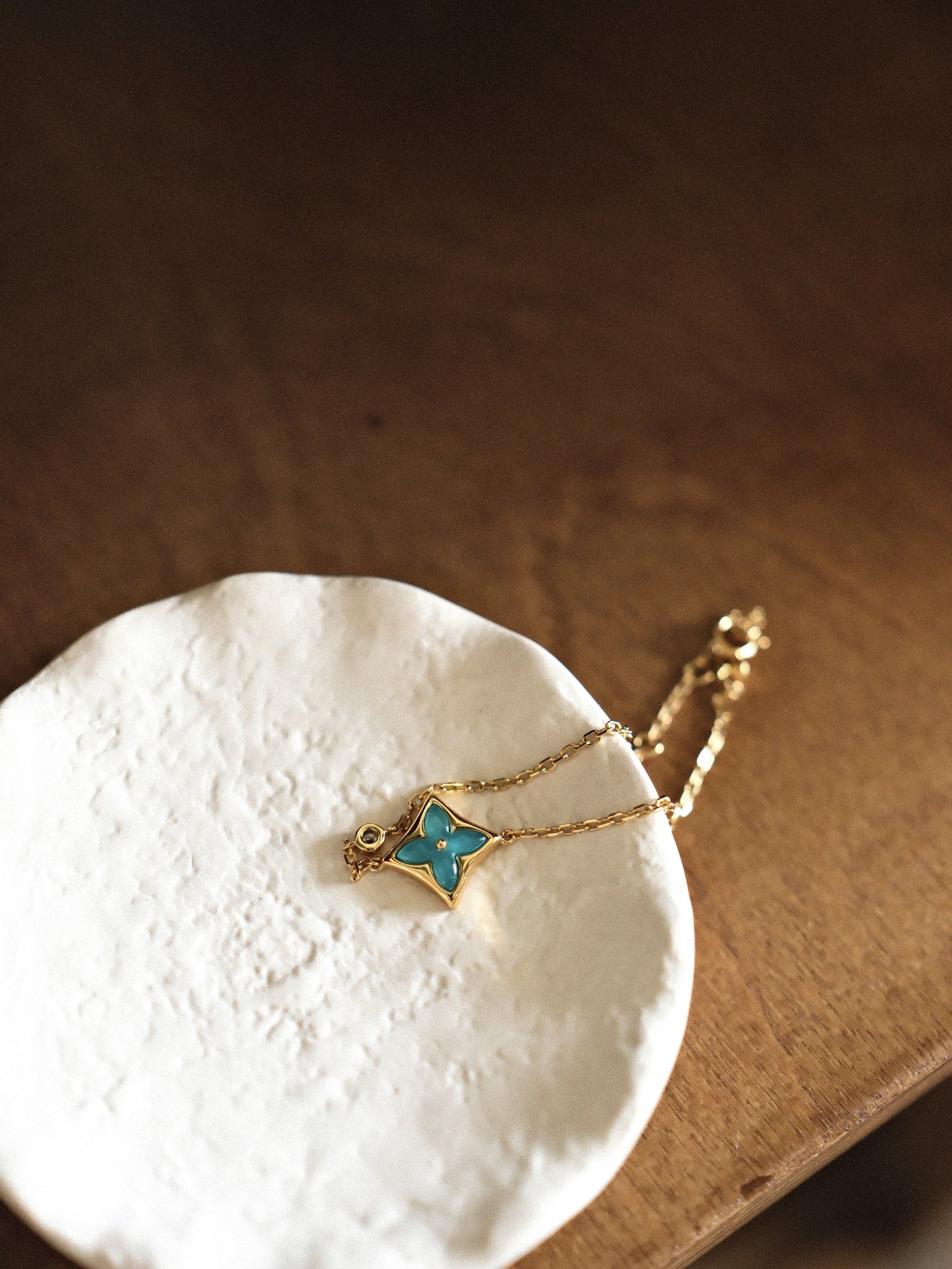 NO:633042,L.V amazonite single flower bracelet 88230,,bracelet,cardia high-end jewelry19860909L·V 天河石单花手链88230,,bracelet,卡迪亚高端饰品,Jewelry