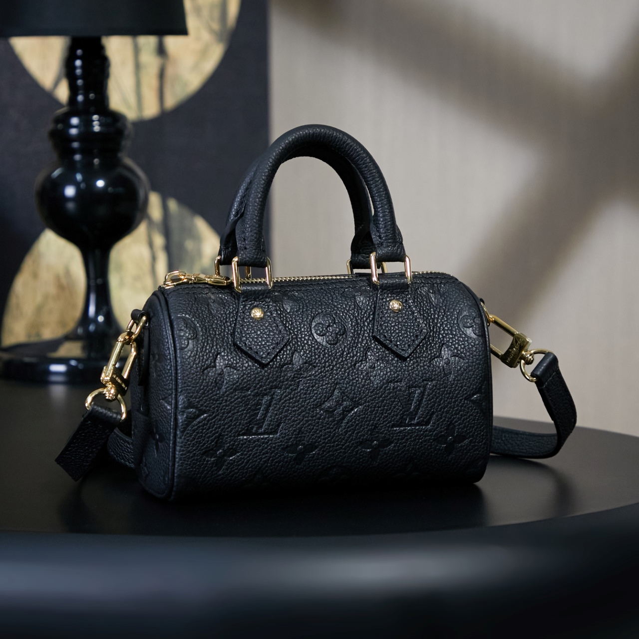 M82450【Special Genuine】The leather is made of genuine Italian Grade A leather (top-grade genuine): The so-called top-grade genuine refers to the quality, hardware, fabric, craftsmanship, edge oil, Grade A product, the photographed image matches the product, complete packaging as shown in the picture, size: 16*10*7.5CM. image 1