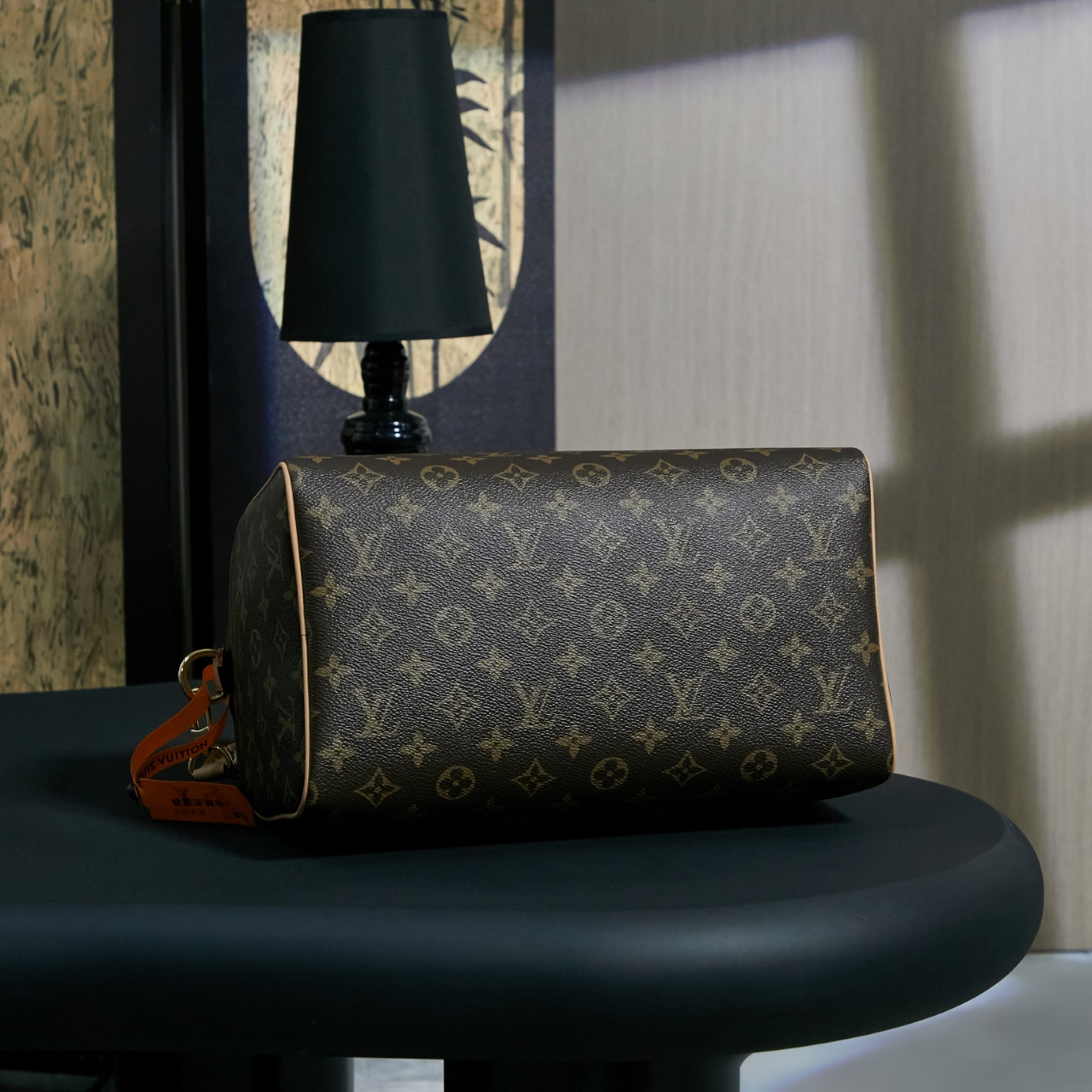 p930M15107【特正版】皮料是正品代工厂意大利A级皮料（特级正品）:所谓的特级正品．是在于品质、五金、面料、手工、油边、A级出品、拍摄图跟产品一致丶配图上的全套包装，尺寸：21 x 17 x 30 厘米