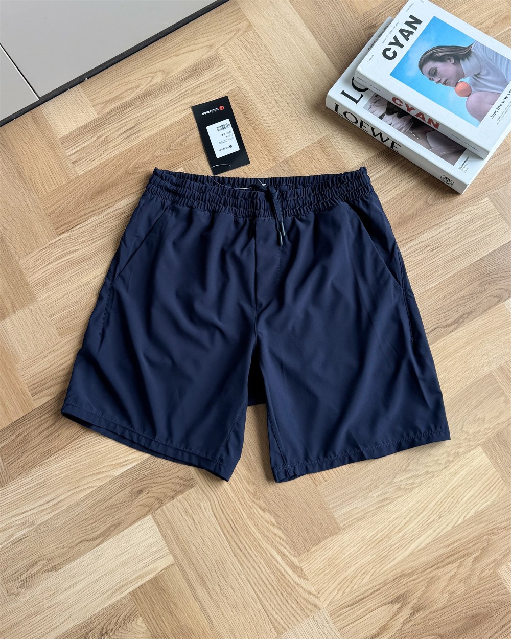 110💰
颜色:黑色 白色 桔色
尺码:M到XXL
Pace Breaker男运动短裤7"*无内衬速干芯吸丨lululemon丨LM7B80S
线上500+
最新款!设计巨牛!比激光打孔高一级别!裤脚拉链➕臀部M型网眼拼接透气设计!
芯吸速干面料!告别夏季臀部出汗,给你一夏清凉!后腰上臀部,网面面料拼接,运动时肌肉拉伸会撑大网眼,强力加速透气排汗散热!就像开了窗户一样!太逆天了!轻量化面料,裸感十足!
非常好穿的露露家健身瑜伽运动户外短裤!
M腰围76-80 臀围110 裤长98适合110到130斤
L 腰围80-86 臀围114 裤长100适合130-150斤
XL 腰围84-90 臀围118裤长102适合150-170斤
2XL 腰围88-96 臀围122裤长104适170-180斤