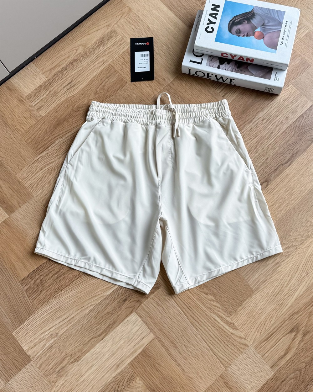110💰
颜色:黑色 白色 桔色
尺码:M到XXL
Pace Breaker男运动短裤7"*无内衬速干芯吸丨lululemon丨LM7B80S
线上500+
最新款!设计巨牛!比激光打孔高一级别!裤脚拉链➕臀部M型网眼拼接透气设计!
芯吸速干面料!告别夏季臀部出汗,给你一夏清凉!后腰上臀部,网面面料拼接,运动时肌肉拉伸会撑大网眼,强力加速透气排汗散热!就像开了窗户一样!太逆天了!轻量化面料,裸感十足!
非常好穿的露露家健身瑜伽运动户外短裤!
M腰围76-80 臀围110 裤长98适合110到130斤
L 腰围80-86 臀围114 裤长100适合130-150斤
XL 腰围84-90 臀围118裤长102适合150-170斤
2XL 腰围88-96 臀围122裤长104适170-180斤