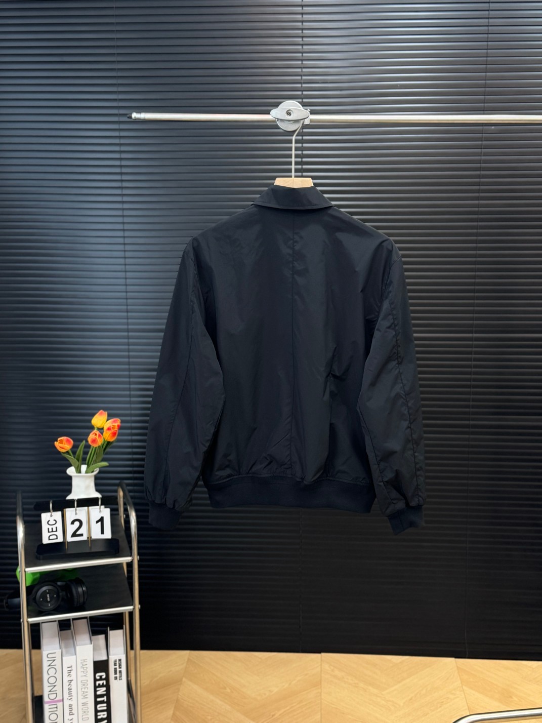 高版本💰200
官方一比一复刻,经典四色齐发
Ralph Lauren拉夫劳伦夹克刺绣小马外套老钱风老干部风哈林顿外套
正确版本 顶级复刻
内里采用苏格兰式面料,加上他们家经典的卡其色-三大元素加持经典的老干部版型,今年妥妥大爆款。
这个硬度刚刚好不是那种硬邦邦的!!这就是今年的升级反而我觉得更加好穿了
胸前的刺绣采用日本田岛机器保证刺绣精致立体也就是我说的和市面上的不同
关于做工版型版型属于宽松版男生女生都可以!!外套可能穿的时间更久,春游秋季出行
复古永不过时
颜色:卡其色 藏青色 黑色 杏白色
尺码:S~XXL
衣长 胸围 肩宽 袖长 袖口
S 64 114 50 63 17
M 66 118 51 64 18
L 68 122 52 65 19
XL 70 126 54 66 20
XXL 72 130 55 67 21