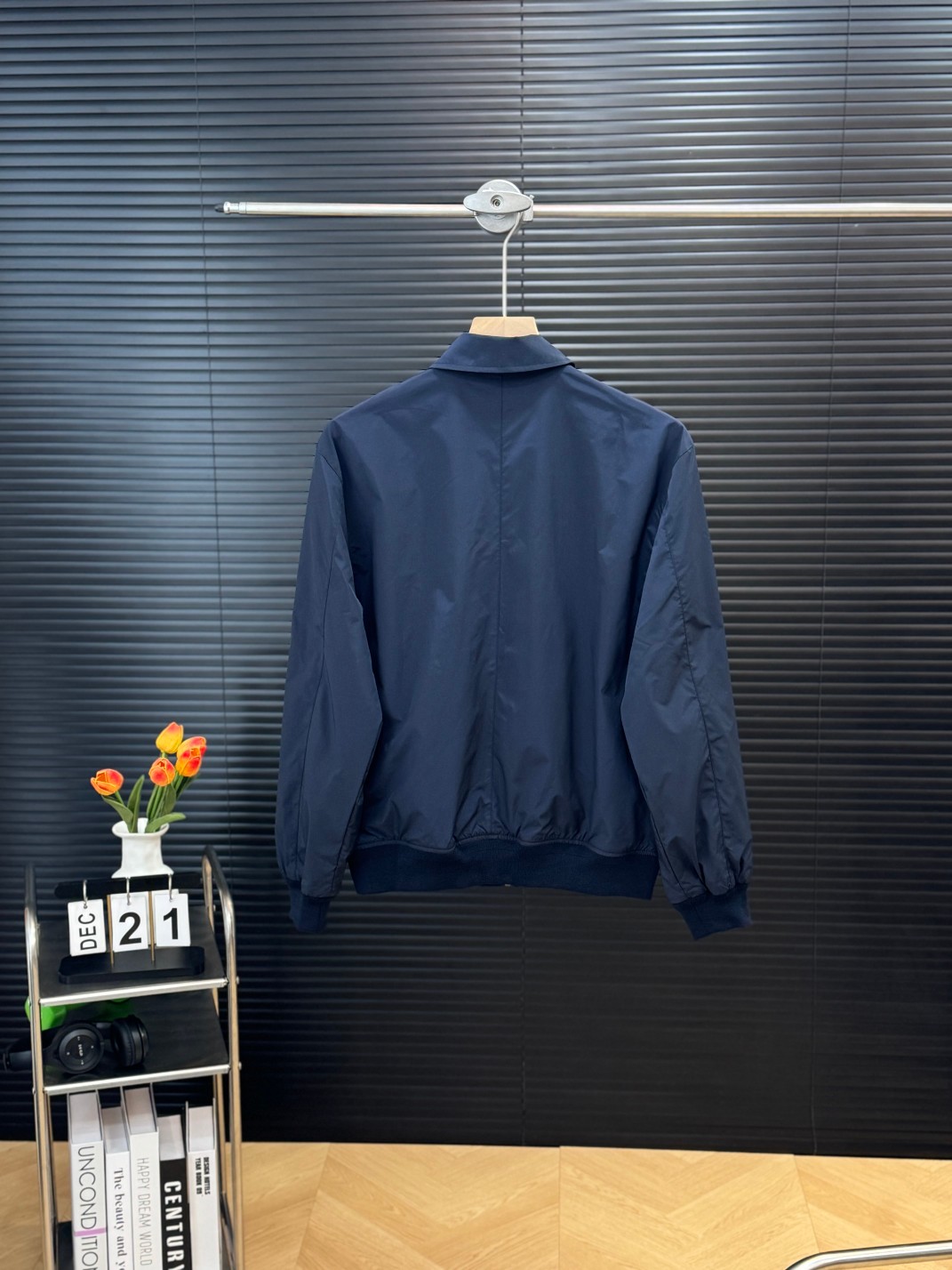 高版本💰200
官方一比一复刻,经典四色齐发
Ralph Lauren拉夫劳伦夹克刺绣小马外套老钱风老干部风哈林顿外套
正确版本 顶级复刻
内里采用苏格兰式面料,加上他们家经典的卡其色-三大元素加持经典的老干部版型,今年妥妥大爆款。
这个硬度刚刚好不是那种硬邦邦的!!这就是今年的升级反而我觉得更加好穿了
胸前的刺绣采用日本田岛机器保证刺绣精致立体也就是我说的和市面上的不同
关于做工版型版型属于宽松版男生女生都可以!!外套可能穿的时间更久,春游秋季出行
复古永不过时
颜色:卡其色 藏青色 黑色 杏白色
尺码:S~XXL
衣长 胸围 肩宽 袖长 袖口
S 64 114 50 63 17
M 66 118 51 64 18
L 68 122 52 65 19
XL 70 126 54 66 20
XXL 72 130 55 67 21