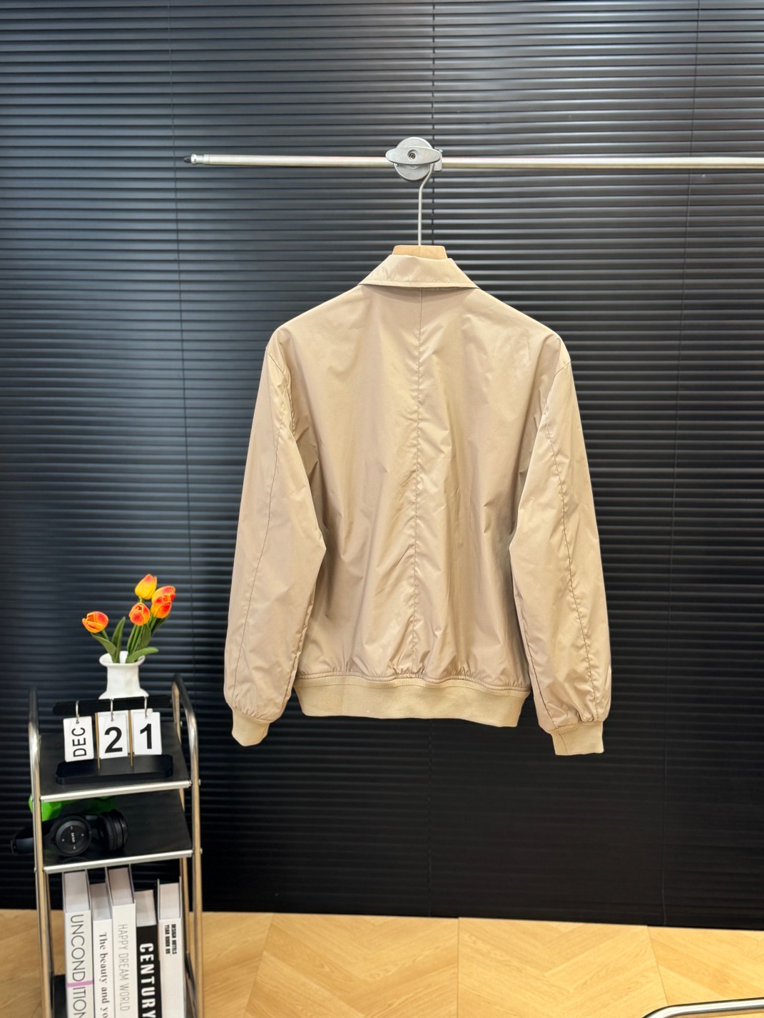 高版本💰200
官方一比一复刻,经典四色齐发
Ralph Lauren拉夫劳伦夹克刺绣小马外套老钱风老干部风哈林顿外套
正确版本 顶级复刻
内里采用苏格兰式面料,加上他们家经典的卡其色-三大元素加持经典的老干部版型,今年妥妥大爆款。
这个硬度刚刚好不是那种硬邦邦的!!这就是今年的升级反而我觉得更加好穿了
胸前的刺绣采用日本田岛机器保证刺绣精致立体也就是我说的和市面上的不同
关于做工版型版型属于宽松版男生女生都可以!!外套可能穿的时间更久,春游秋季出行
复古永不过时
颜色:卡其色 藏青色 黑色 杏白色
尺码:S~XXL
衣长 胸围 肩宽 袖长 袖口
S 64 114 50 63 17
M 66 118 51 64 18
L 68 122 52 65 19
XL 70 126 54 66 20
XXL 72 130 55 67 21