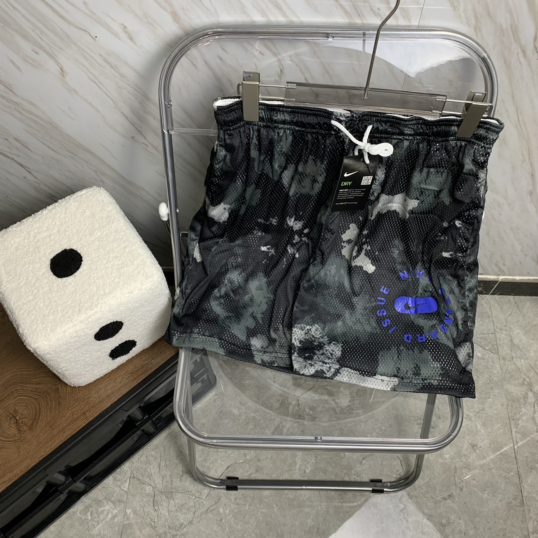 Embroidered Nike Shorts for Men and Women: Fashionable, Comfortable, and High Quality