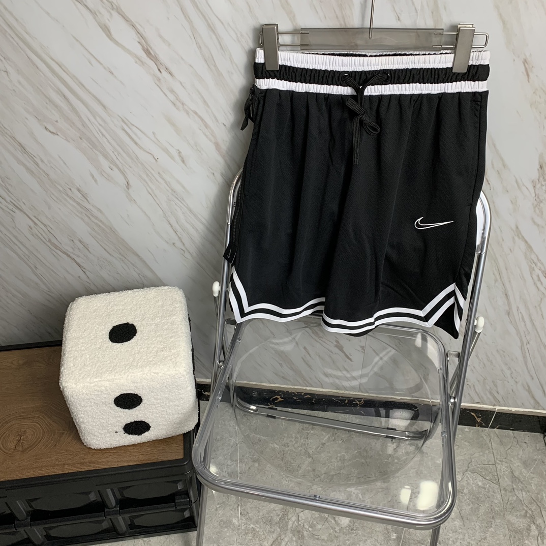 Nike Classic Netball Basketball Shorts: All-Powerful Sand-Button Design, Hot Black-and-White Style - 图片 1