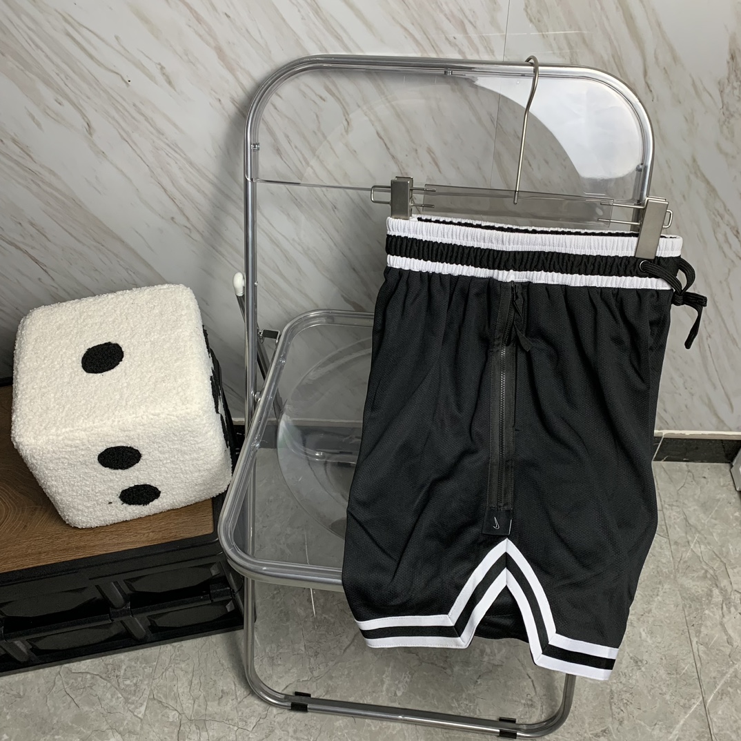 Nike Classic Netball Basketball Shorts: All-Powerful Sand-Button Design, Hot Black-and-White Style - 图片 4