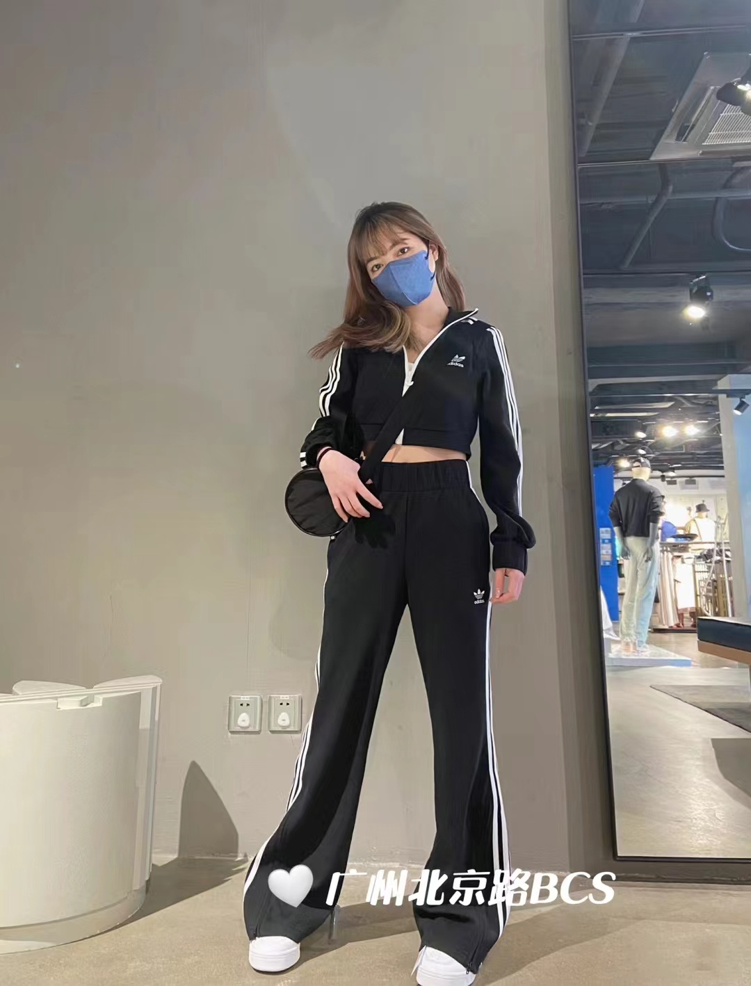 Adidas Three-Leaf Sports Pants: Essential for Outdoor Activities in Every Season - 图片 6