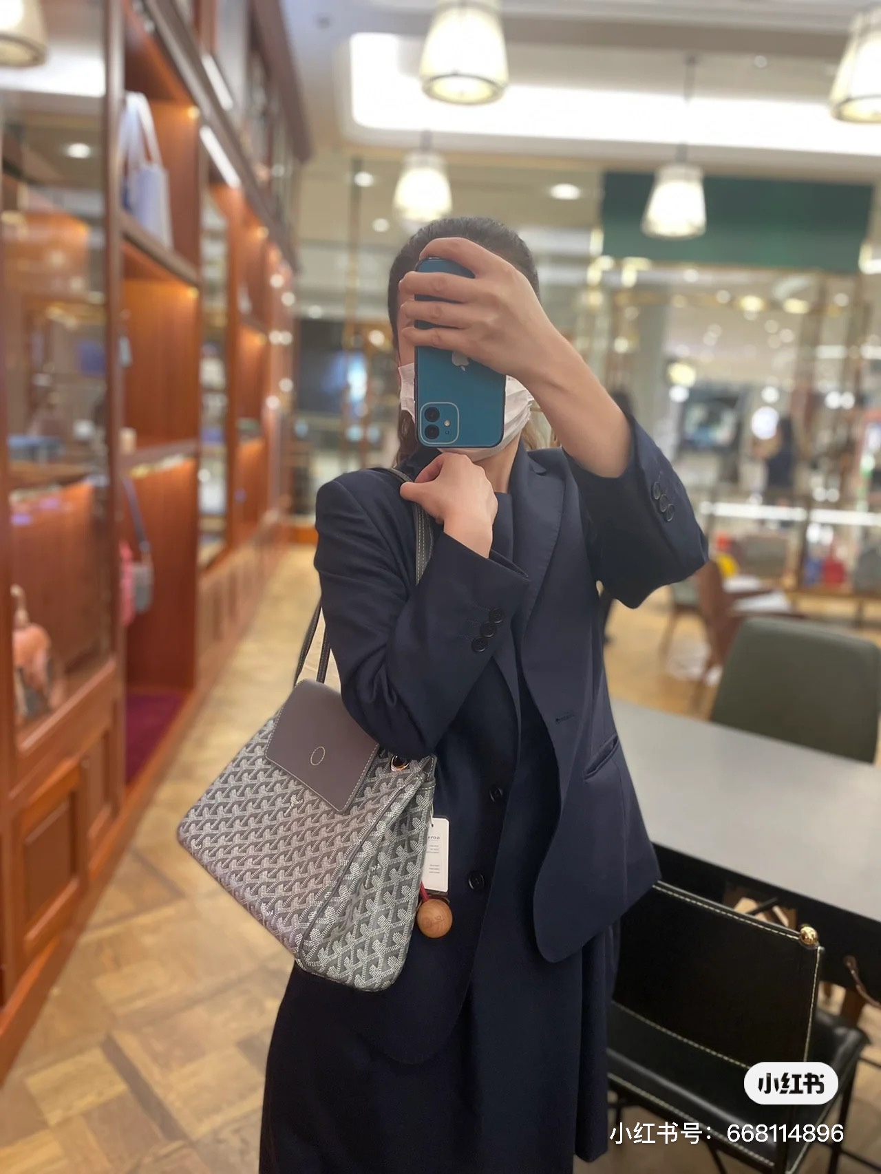 It belongs to the category of bags that can be carried without makeup - BeautyMakeUp 4