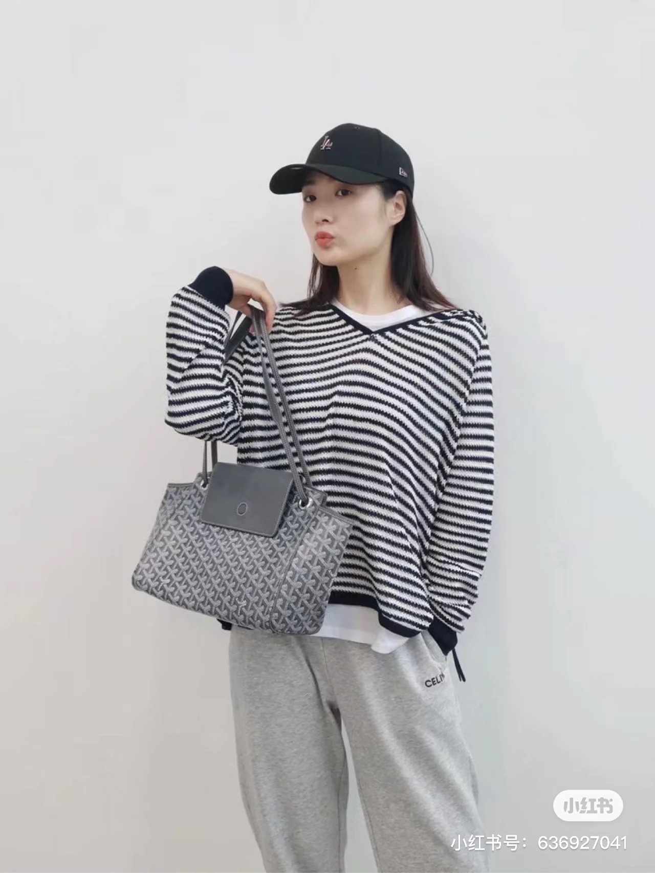 It belongs to the category of bags that can be carried without makeup - BeautyMakeUp 2