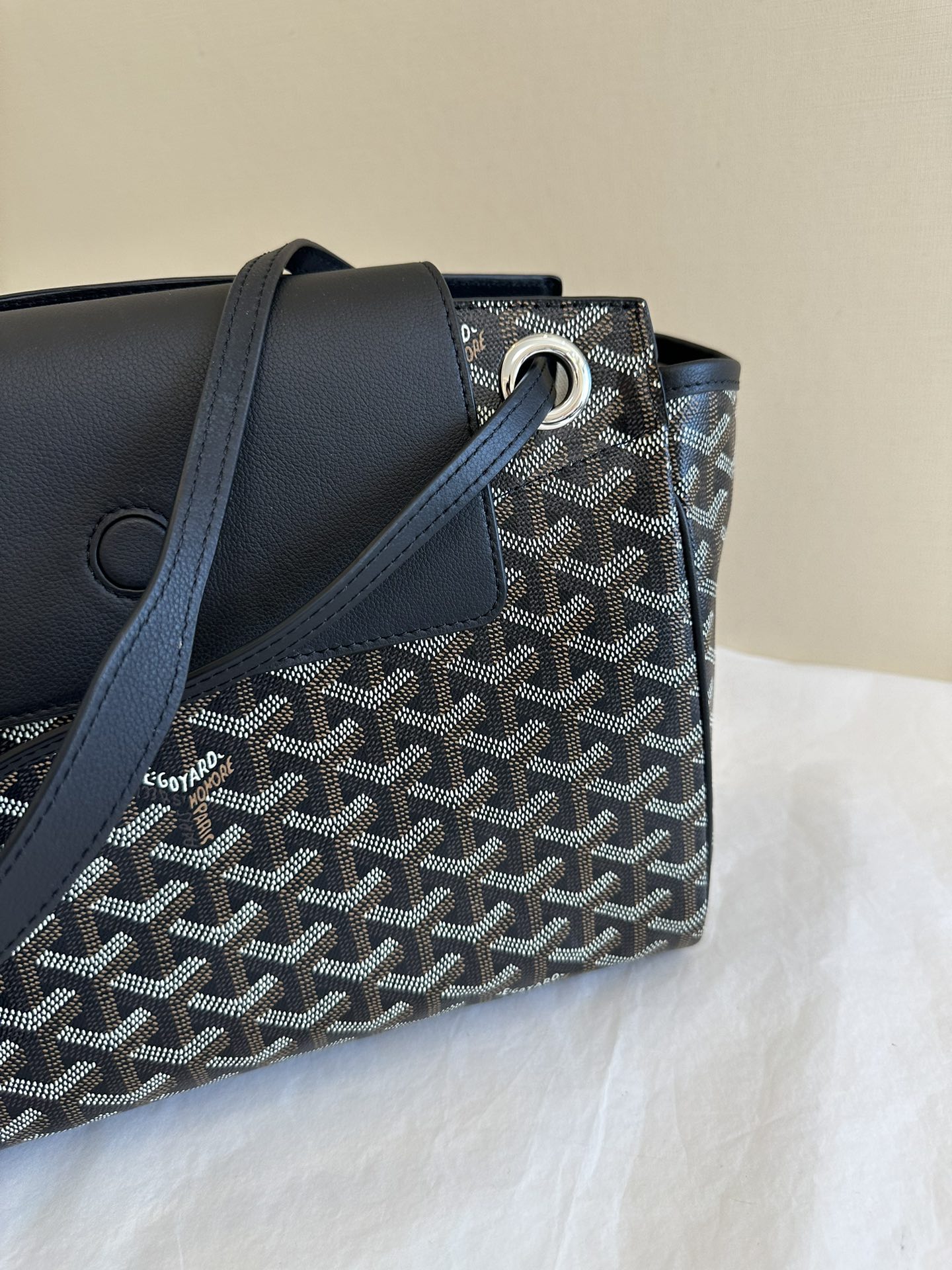 Delvaux Luxury Designer Handbag Shoulder Crossbody Bag crafted in 9