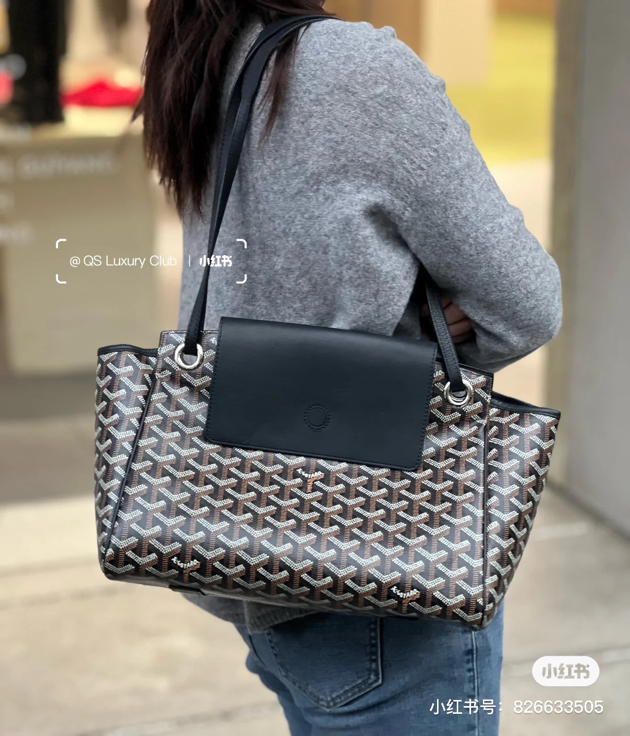 狗牙看似烂大街，很多出，实际是很匠心的，他家的品牌定位也算高，做工用料非常好，皮料的光泽自然光也可以溢出屏幕； 3