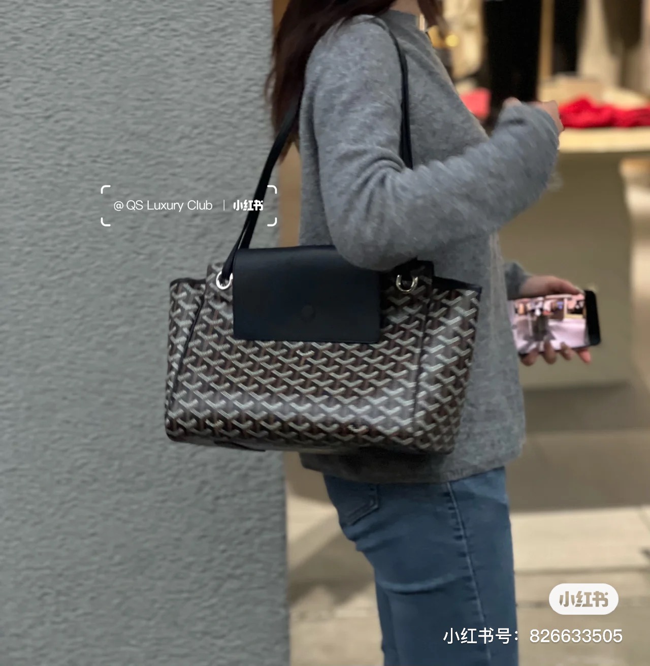 狗牙看似烂大街，很多出，实际是很匠心的，他家的品牌定位也算高，做工用料非常好，皮料的光泽自然光也可以溢出屏幕； 2