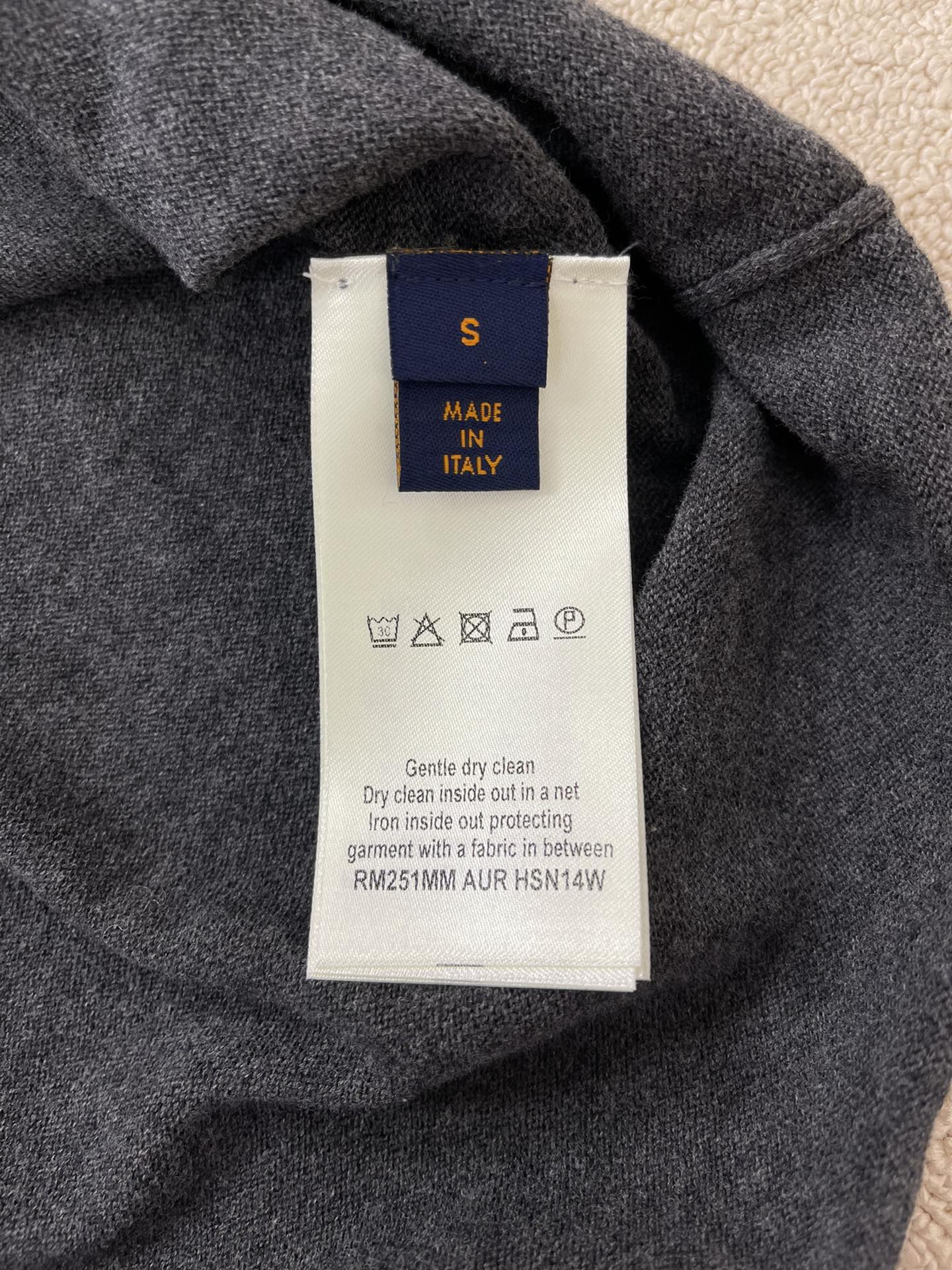 Louis Vuitton Gray Cotton Dog Paw Short Sleeve Crew Neck T-Shirt 9 i1734062573 8332 2