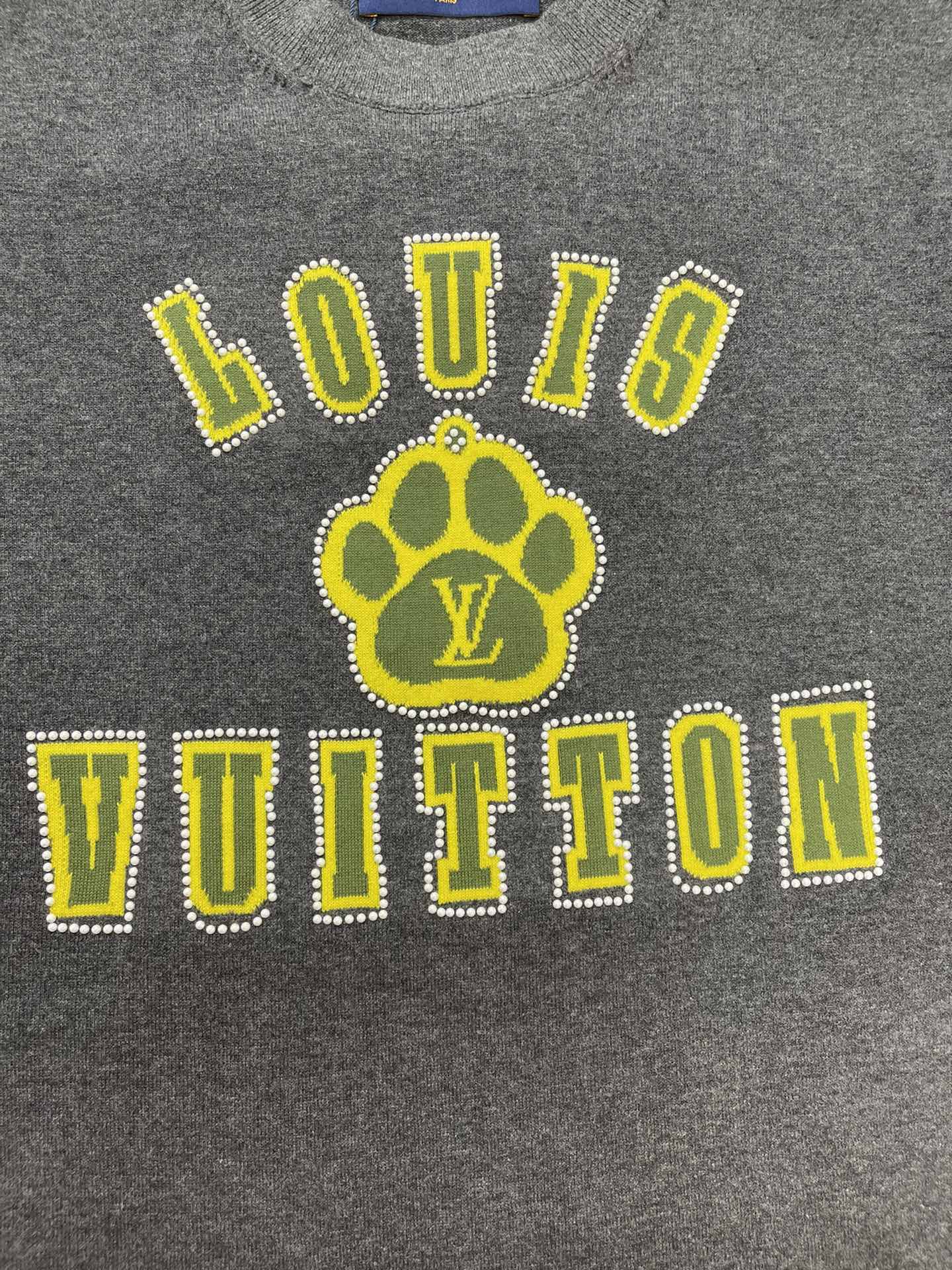 Louis Vuitton Gray Cotton Dog Paw Short Sleeve Crew Neck T-Shirt 6 i1734062574 5228 8