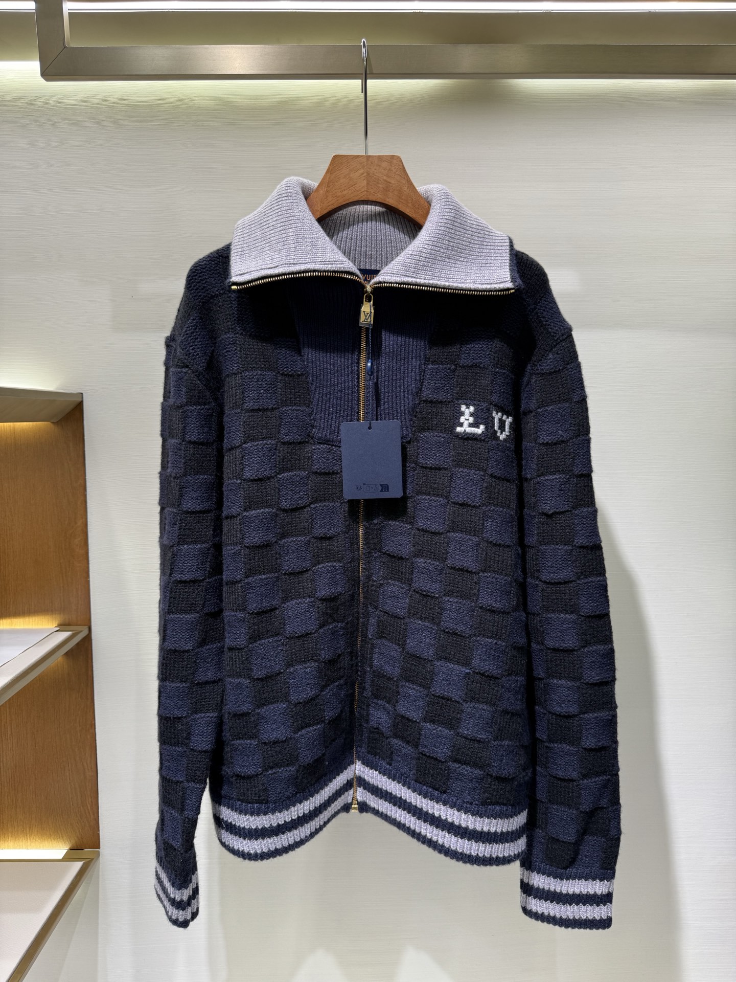 Chaqueta de punto con cremallera y cinturón de lana de oveja P360 Lv Checkerboard Este cárdigan de mezcla de algodón y …