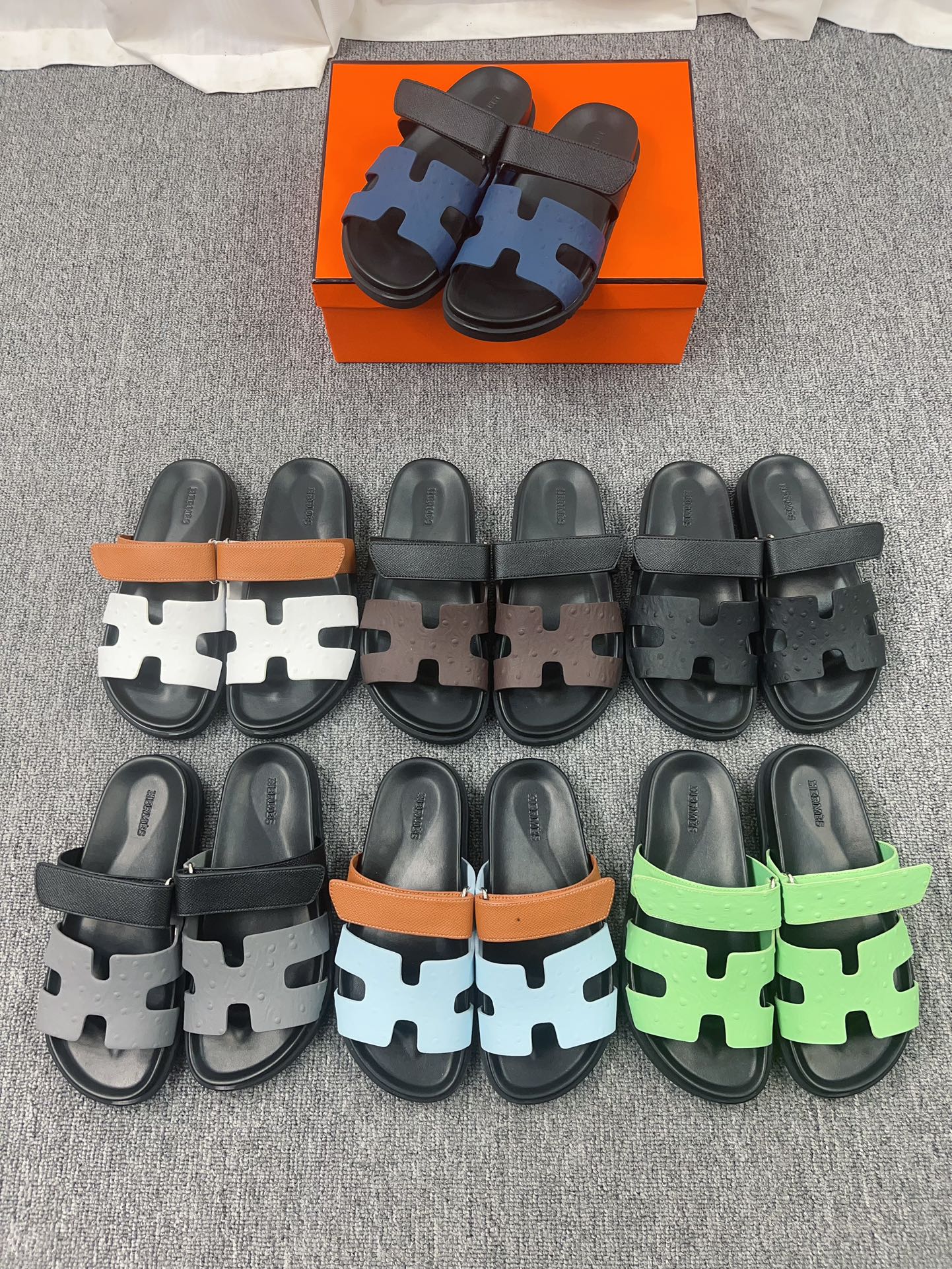 NO:229266,25 new colors - SS new model Hermes Original genuine product developed, has been disassembled for a long time, debugging is now officially launched————Original model opening top version Introverted and low-key luxury and slimming legs, very comfortable to wear, ins & Xiaohongshu many internet celebrities planted grass, shoes are super versatile, portray their goddess demeanor anytime and anywhere, imported calfskin imported inside, imported water dyed calf footbed imported mixed-bred sheepskin original TPU anti-slip wear-resistant outsole original packaging, size 35-45, female, men, slippers, hermes, slippers, cowhide, sheepskin1986090925新色- SS新款 爱马仕 原正品开发、历经时久拆卸 调试 现在正式上货啦————原版 开模 顶级版本 内敛低调奢华并且瘦腿、上脚非常舒服、 ins&小红书超多网红明星纷纷种草 鞋子上脚超级百搭 随时随地刻画自己的女神风度 鞋面进口小牛皮 内里进口水染牛里垫脚进口混种羊皮大底原版TPU 防滑耐磨大底原版包装 码数35-45,批女,男,拖鞋,hermes,slippers,cowhide,sheepskin,Women's Shoes