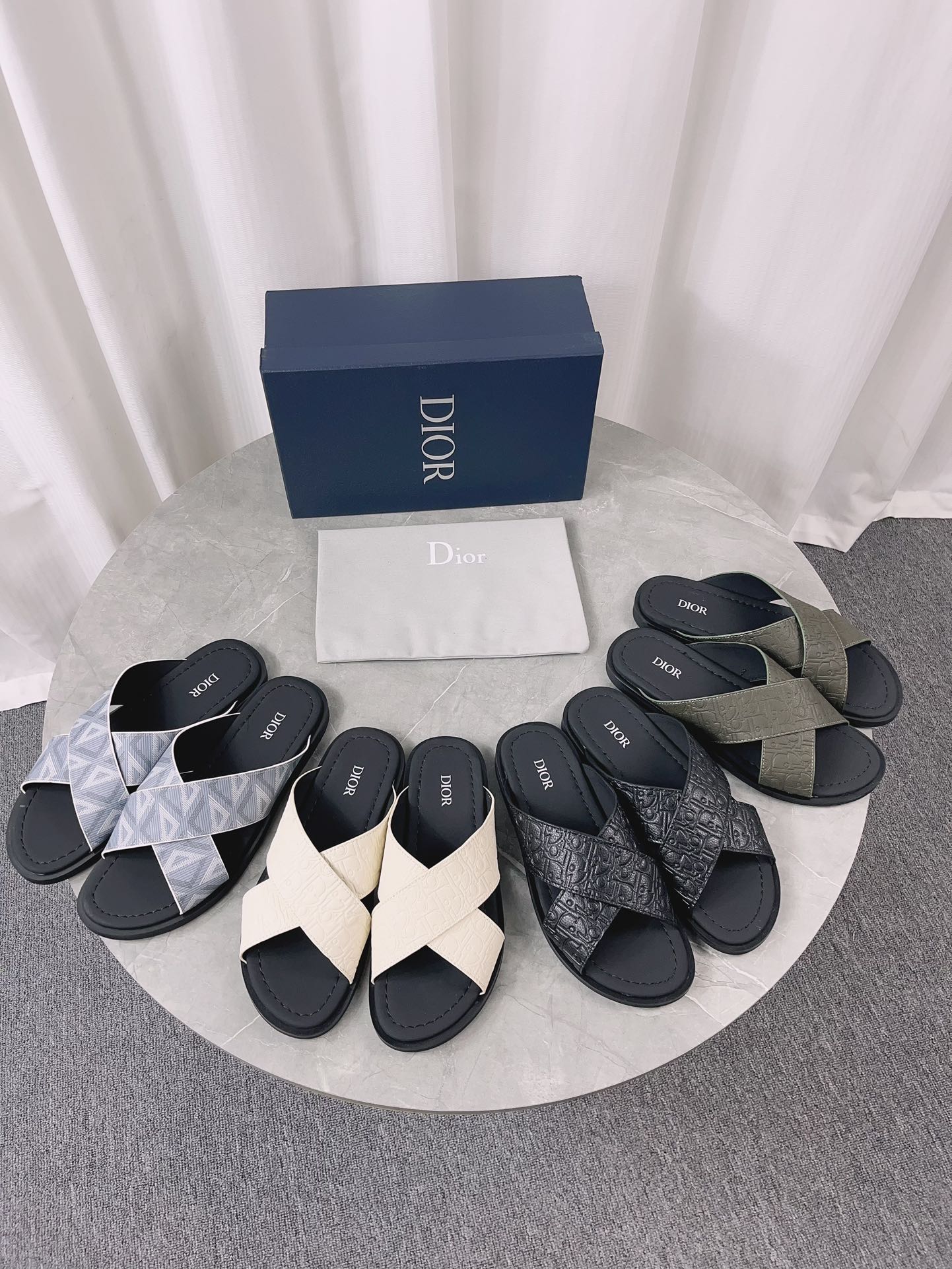 NO:230674,,Dior Alias ​​sandals are new, a leisurely and exquisite work. This style is made of Dior Oblique jacquard, showing the cross-belt design. The sandals are made of leather and rubber soles for optimal comfort and are enhanced by Dior Oblique anti-slip inserts, which will effortlessly match any casual look of the season with twill jacquard Market style DIOR ALIAS sandals Outsole material TPU rubber Silk beef lisley Men's cross-sandals slippers Size 38-45#, slippers, dior, sandals, slippers19860909,Dior Alias凉鞋是新品,是一款悠闲而精致的作品.该风格采用Dior Oblique提花制成,展示了交叉带设计.这款凉鞋由皮革和橡胶鞋底组成,提供最佳舒适度,并由Dior Oblique防滑插入物增强,将毫不费力地与本季的任何休闲外观搭配斜纹提花 市场风格DIOR ALIAS 凉鞋 大底材质TPU橡胶 丝绸牛里皮 男士交叉凉鞋拖鞋 码数38～45#,拖鞋,dior,sandals,slippers,Women's Shoes