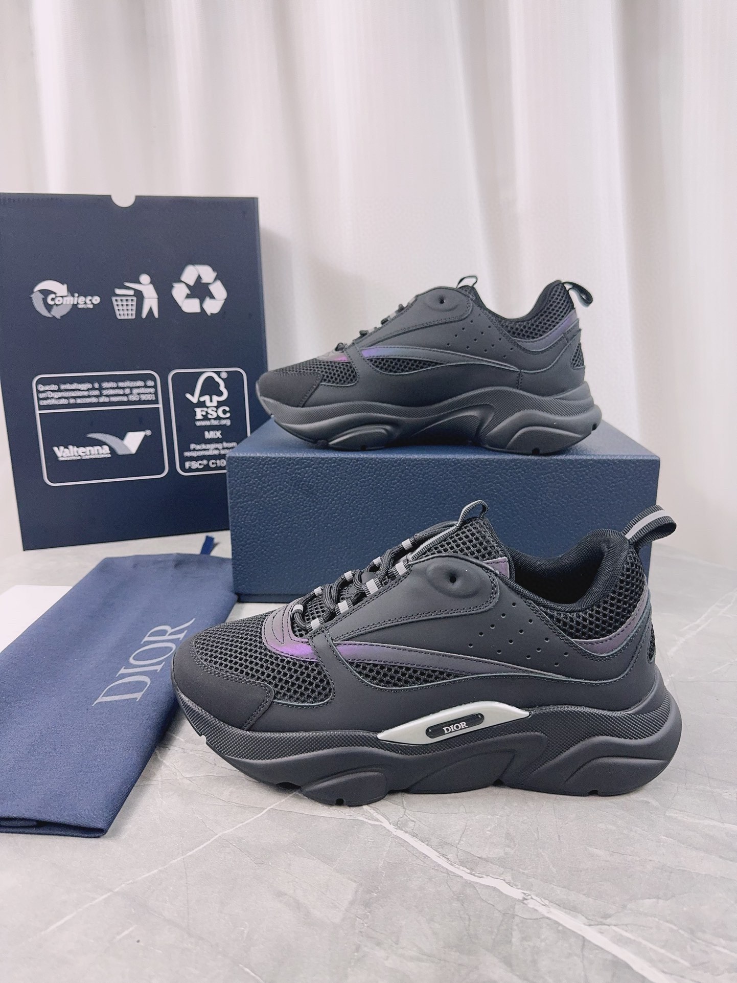 NO:230656,Dior Daddy Shoes Couple Style was purchased on the counter on the day of the release of the show, and the explosive reproduction was perfectly replicated. The original silk cowhide, foamed vacuum sole, the whole pair of shoes was super light, the original single genuine quality was extremely high, the domestic and foreign internet celebrities started to show off their shoes, the authentic original shoe box [hair] is very easy to wear without slipping, and the sole has a certain thickness, excellent comfort! Upper: Original cowhide mesh splicing Inner: Original breathable mesh foot pad: Original foot pad Outsole: Original foam sole Sole Height: 3.5cm Packaging: Original box Size: 35-47 (35/46/47 custom-made without return) Color: Official website synchronous color batch, dad shoes, dior, cowhide19860909Dior老爹鞋情侣款发售走秀当天就在专柜买版,爆拆完美复刻,出入专柜毫无压力专柜原版丝绸牛皮,发泡真空大底,整双鞋超轻,原单正品质量上脚回头率极高国内外网红各种开始秀鞋正品原版鞋盒[發]非常好穿不打滑,而且鞋底有一定厚度,舒适度极佳！ 鞋面:原版牛皮网布拼接 内里:原版透气网布 垫脚:原版垫脚 大底:原版发泡底 底高:3.5cm 包装:原版盒 码数:35-47（35/46/47定制不退换） 颜色:官网同步色批,老爹鞋,dior,cowhide,Women's Shoes