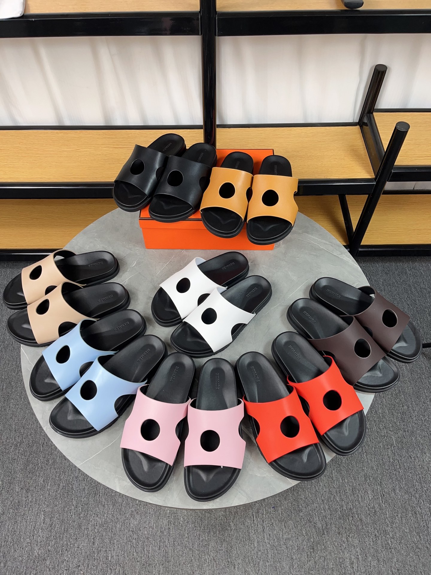 NO:230659,H Family Classic (Couple Model) Hermes Spring and Summer Coat Series!  Classic style Slippers that have always been very popular - sandals, all kinds of combinations are great!  !  !  Upper imported PU surface, mixed-bred sheepskin imported inside, outsole Tpu non-slip wear-resistant, women's size 35-40 (41 custom made) men's size 39-45 (39.45 custom made), slippers, hermes, hermes, sandals, slippers, sheepskin19860909H家经典（情侣款）  Hermes 爱马仕春夏凉拖系列！ 经典款型 一直都很火爆的拖鞋- 凉鞋,随意各种搭配都很棒！！！ 鞋面进口PU面 内里进口混种羊皮 大底Tpu防滑耐磨大底 女码35-40（41定做） 男码39-45（39.45定）,拖鞋,hermes,hermes,sandals,slippers,sheepskin,Women's Shoes