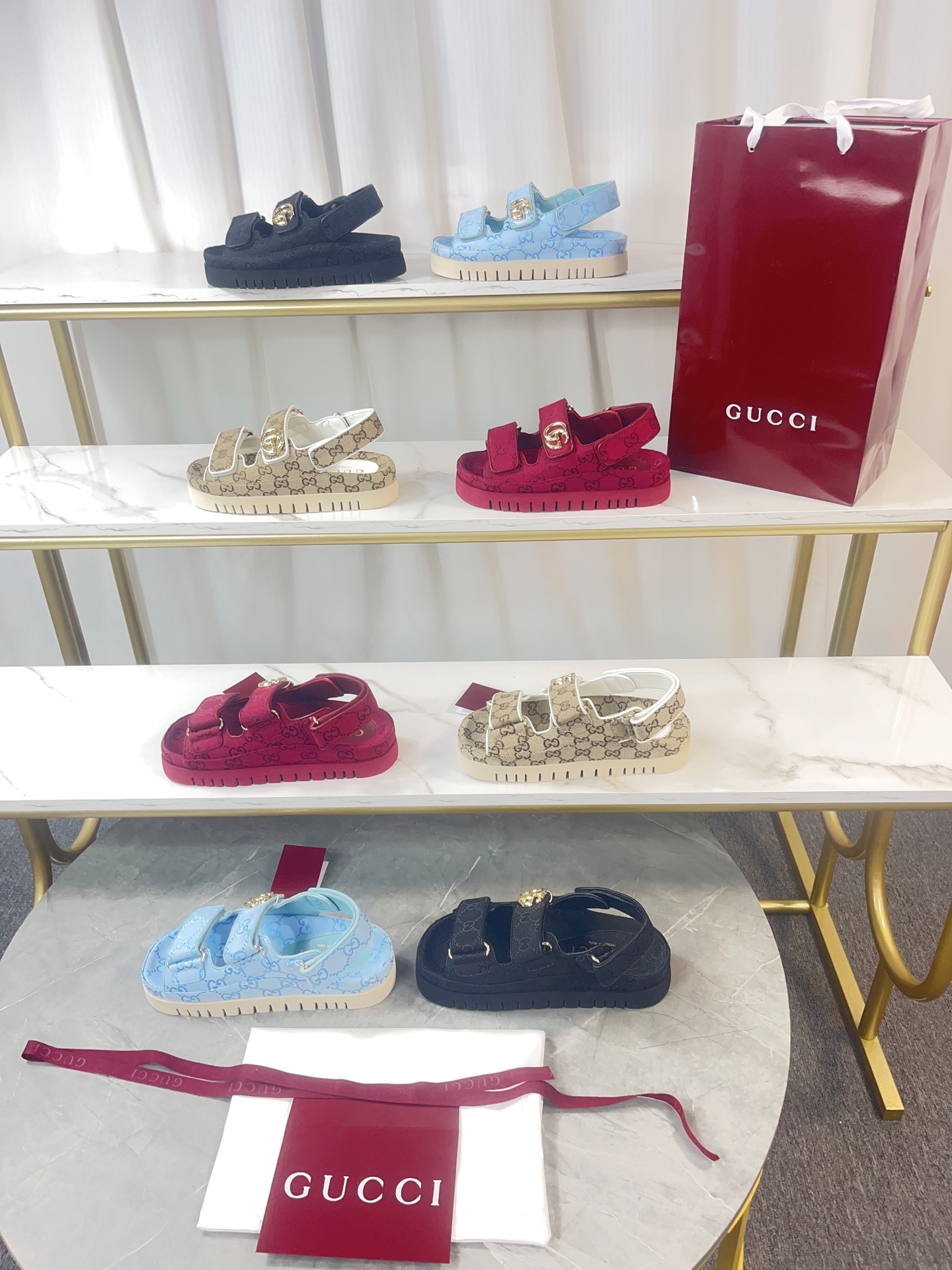 NO:543471,GG sandals, top version of GG presbyterian fabrics are crafted and crafted, showing unique and interesting. Natural, beautiful, fashionable and trendy!  3D three-dimensional LIGO hardware buckle, magic buckle is easy to put on and take off, wear-resistant TPU carved and embossed sole!  Natural PU height-enhancing insole. Full set of packaging, golden presbyterian!  Women's size 35-40., Sandals, sandals19860909GG凉鞋,顶级版本GG老花面料匠心打造,彰显别致意趣.自然美观时尚潮流！3D立体LIGO五金扣,魔术扣带穿脱方便耐磨TPU雕花压纹鞋底！天然PU增高鞋垫.全套包装,金典老花！女码35-40码.,凉鞋,sandals,Women's Shoes