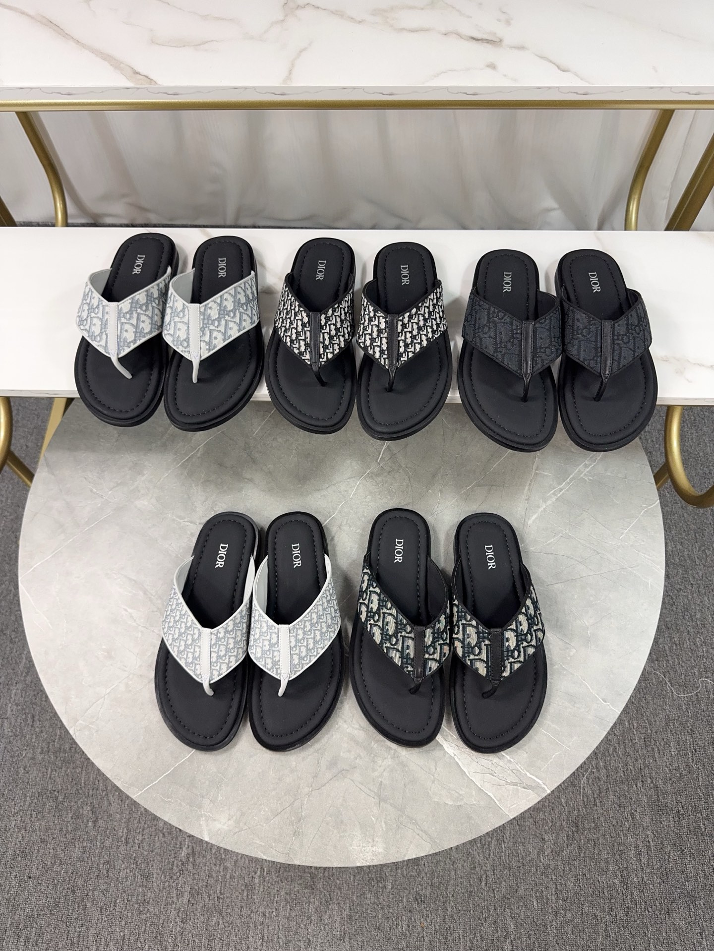 NO:543468,Dior new casual slippers, original official website 1:1, high quality, perfectly made to transmit a noble luxury, sublimating its luxury definition in high-end extraordinary craftsmanship. Original outsole, size; 39-44 (38 45 customized), split-toe shoes, dior, dior, slippers19860909Dior 迪奥新款休闲拖鞋,原版官网1:1、高品质 完美做透射出一种尊贵奢华,高端超凡工艺中升华其奢侈定义.原版大底,码数；39-44（38 45定做）,分趾鞋,dior,dior,slippers,Women's Shoes