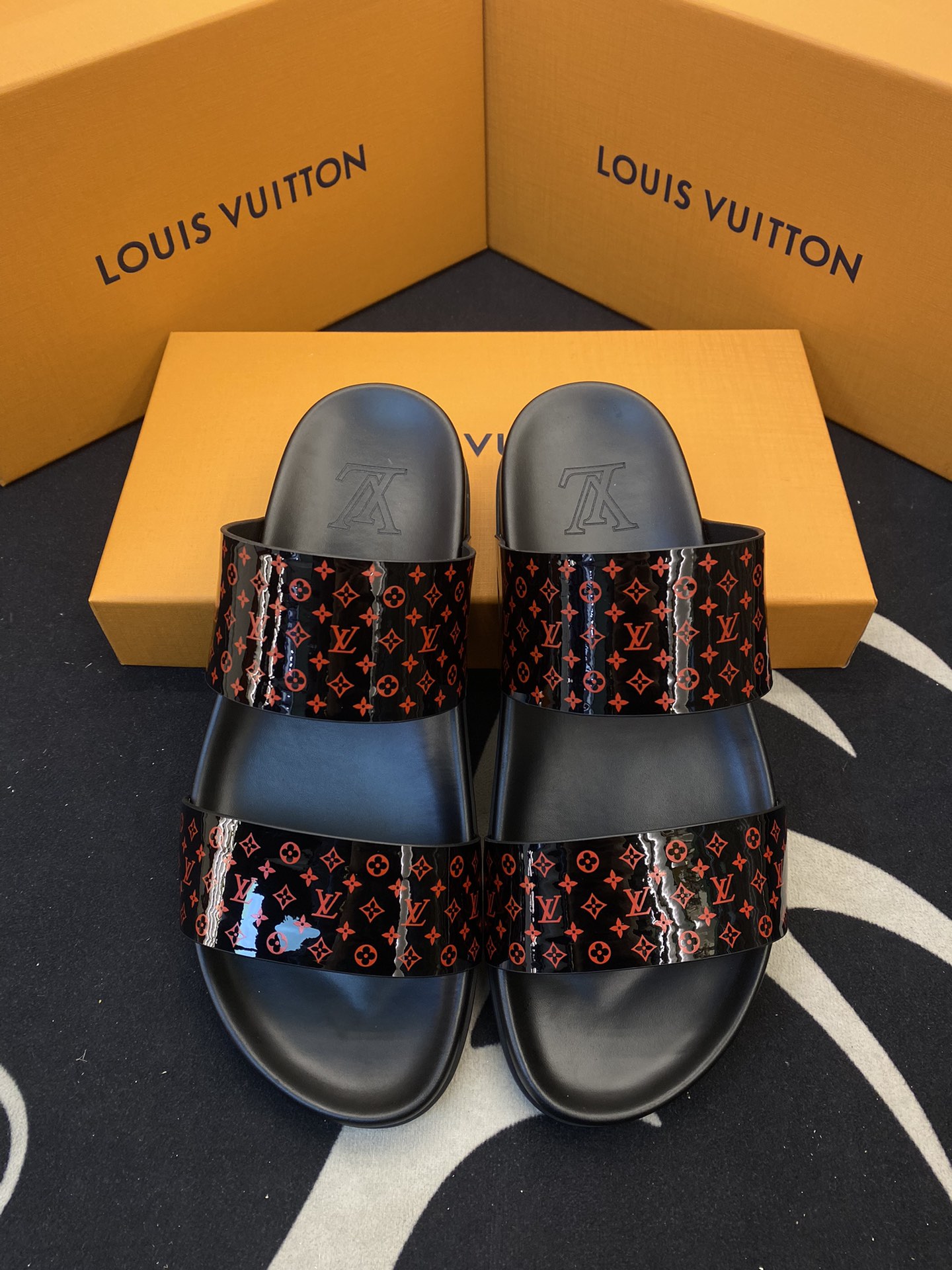 Louis Vuitton Shop
 Shoes Slippers