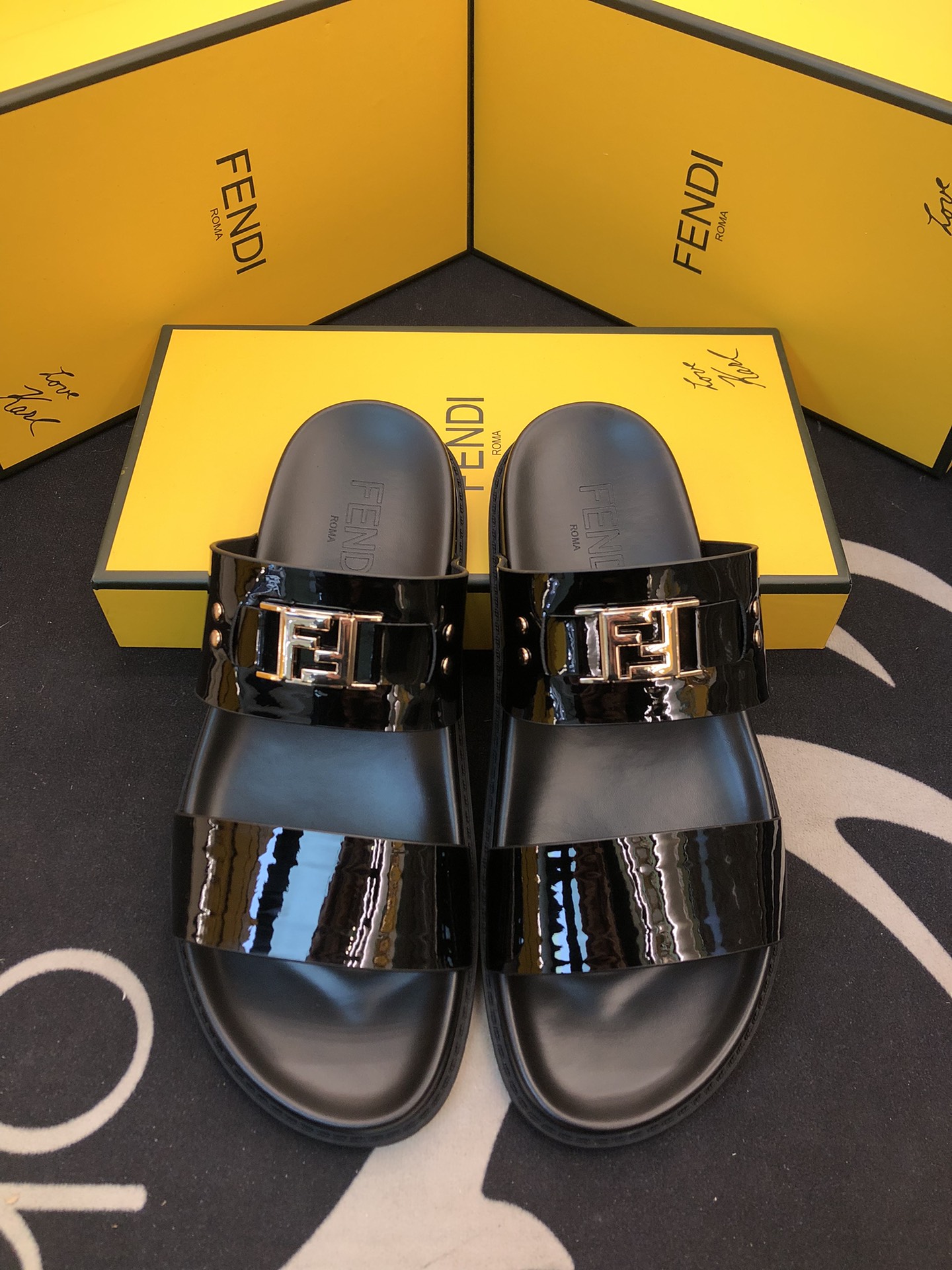 Fendi 1:1
 Shoes Slippers