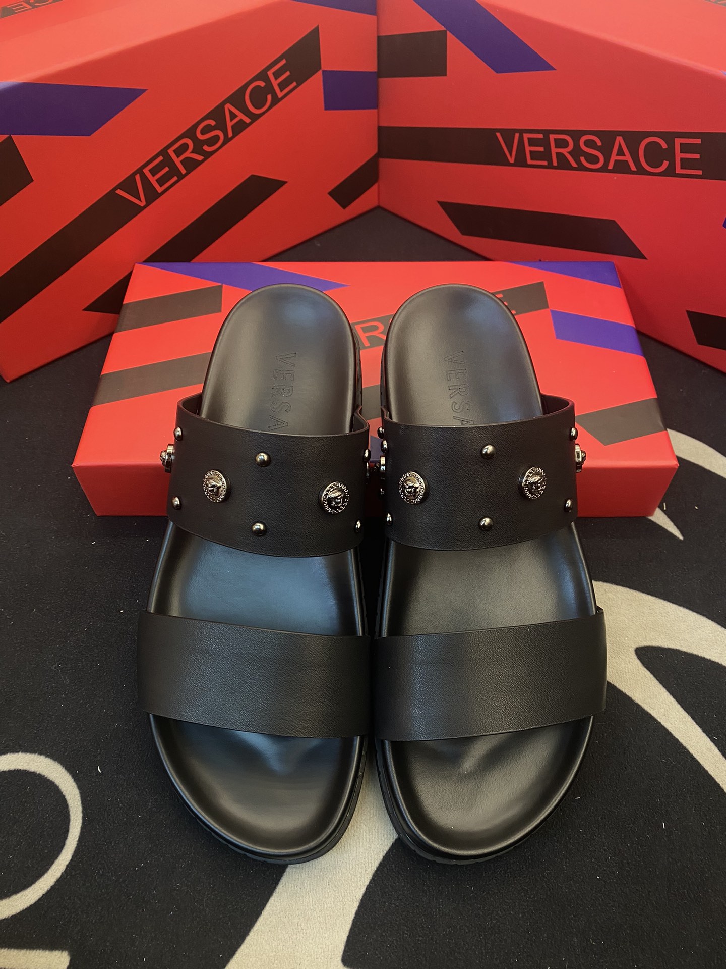 Versace Shop
 Shoes Slippers