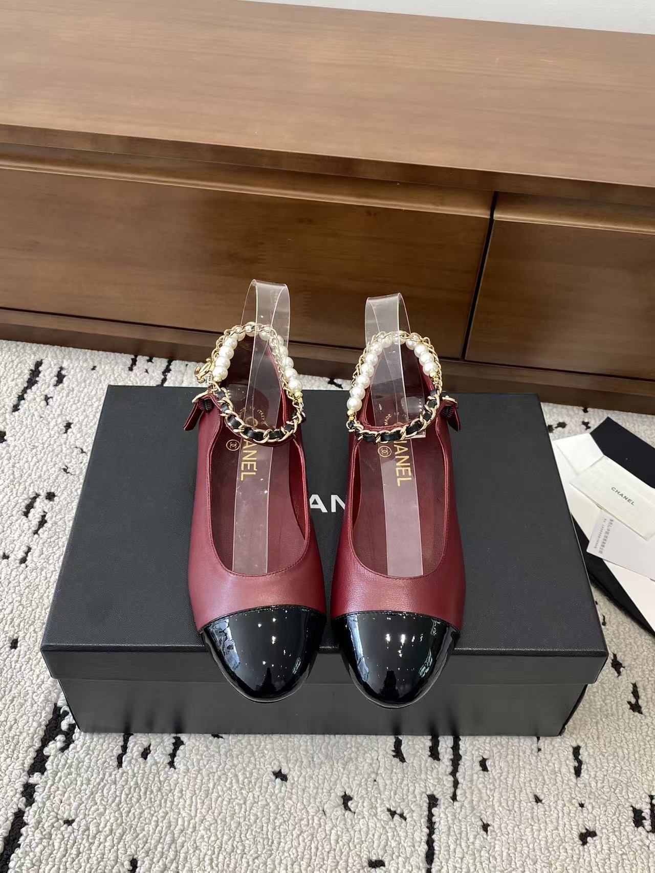 NO:535155,High-version Xiaoxiangjia single shoes CHANE*｜, big hit!  Xiaoxiang 2025 official website Chanel single shoes dancing shoes series new loafers full of retro style. Delicate shoe shape looks very likable, with a small round toe that sets off the feet and makes people look thin. The foot is a retro sentimental shoes of the past, new European and American catwalks, hot products 1 original custom-made sheepskin 2 original inner sheepskin 3 soles: original genuine leather soles. 4 sizes 35-41 (40 41 custom made without return or exchange), Mary Jane, chanel, chanel, chanel, loafers, mary jane, sheepskin, Leather soles19860909高版本小香家单鞋CHANE*｜,大爆款！小香2025官网香奈儿单鞋跳舞鞋系列新品乐福鞋满满的复古风 秀气的鞋型 看着就很讨喜,小圆头 衬托脚也变得瘦瘦的,上脚给人就是一年代的复古情怀鞋、欧美走秀新款,爆款产品 1原版定制面羊皮 2原版内里羊皮 3大底:原版真皮大底. 4码数35-41（40 41定做不退换）,玛丽珍,chanel,chanel,chanel,loafers,mary jane,sheepskin,Leather soles,Women's Shoes