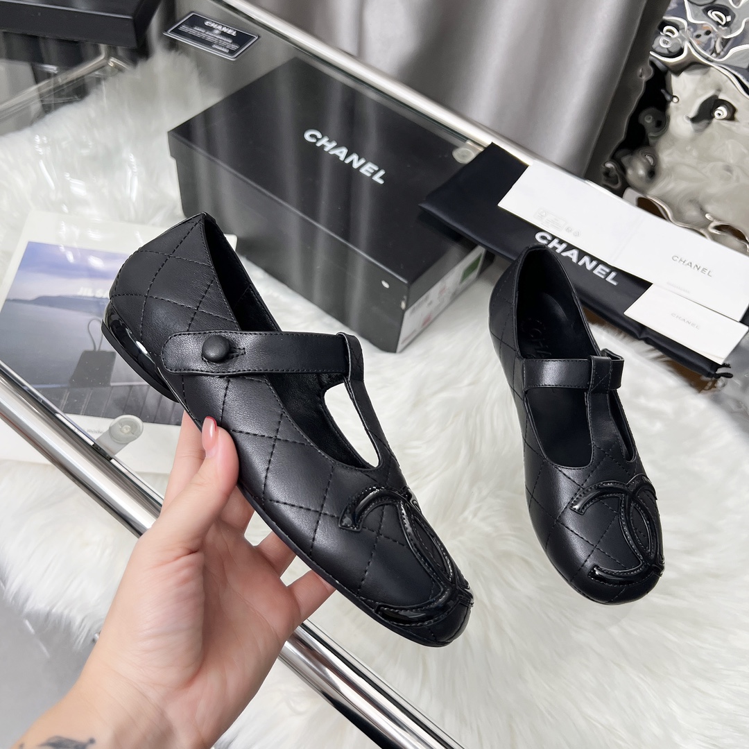 NO:535138,High-version Xiaoxiangjia single shoes CHANE*｜, big hit!  Xiaoxiang 2025 official website Chanel single shoes dancing shoes series new loafers full of retro style. Delicate shoe shape looks very likable, small round toe sets off the feet, giving people the retro sentimental shoes of the past, new European and American catwalks, hot products 1 original custom-made cowhide/sheepskin 2 original inner sheepskin 3 big soles: original original molded sole 4 size 35-41 (40 41 custom made without return or exchange), single shoes, chanel, chanel, chanel, loafers, cowhide, sheepskin19860909高版本小香家单鞋CHANE*｜,大爆款！小香2025官网香奈儿单鞋跳舞鞋系列新品乐福鞋满满的复古风 秀气的鞋型 看着就很讨喜,小圆头 衬托脚也变得瘦瘦的,上脚给人就是一年代的复古情怀鞋、欧美走秀新款,爆款产品 1原版定制面牛皮/羊皮 2原版内里羊皮 3大底:原版原版开模底 4码数35-41（40 41定做不退换）,单鞋,chanel,chanel,chanel,loafers,cowhide,sheepskin,Women's Shoes