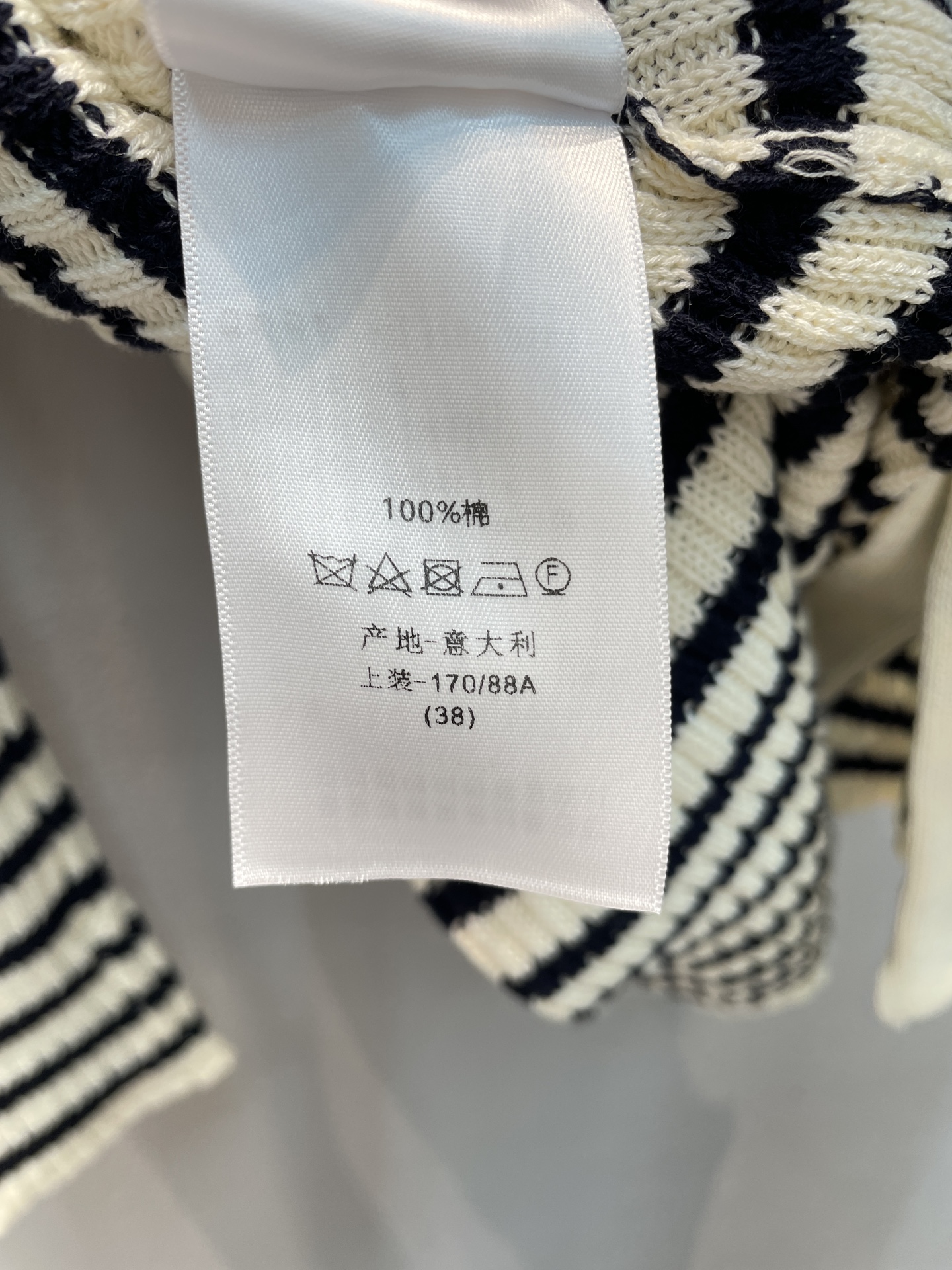 新款🔥出货啦🎺 原版开发 CD2024新款海军领条纹针织连衣裙  来自Dioriviera限定系列，经典