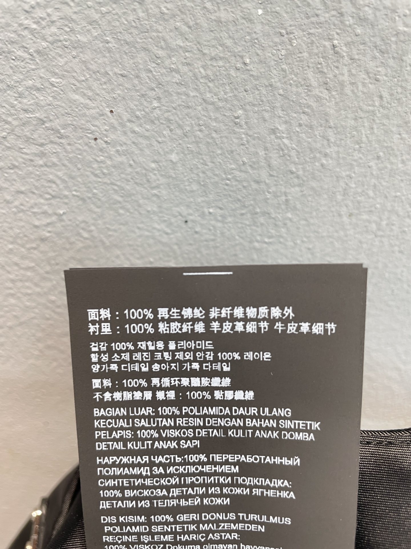 新款🔥出货啦🎺 原版开发 Prad*2024新款再生尼龙背心裙。百搭U领领口 胸前倒三角logo徽标点缀