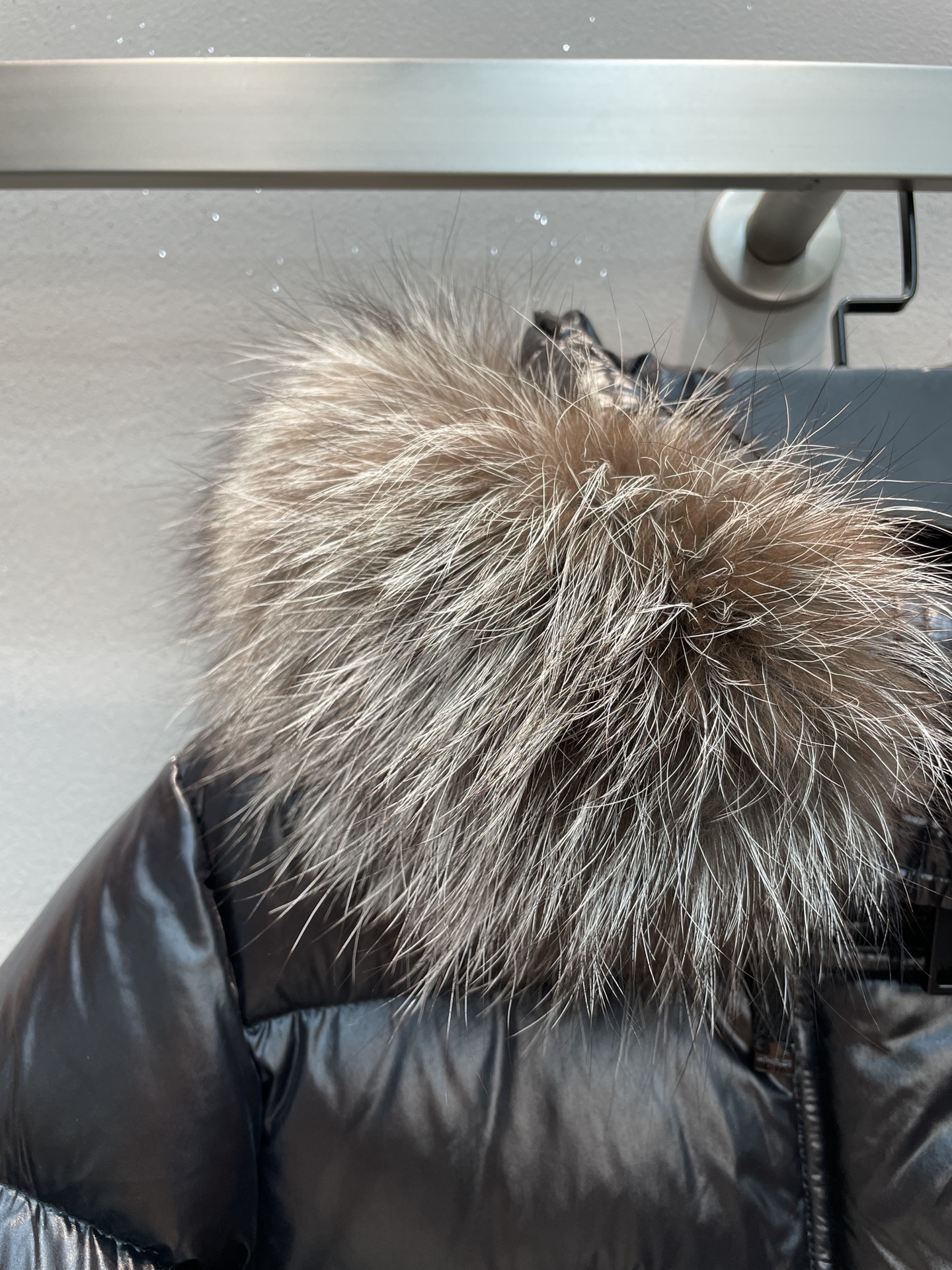 新款🌟出货啦📢 Moncle*秋冬经典Aphroti系列超长款羽绒服，超大狐狸毛大毛领，光一条毛领就将近