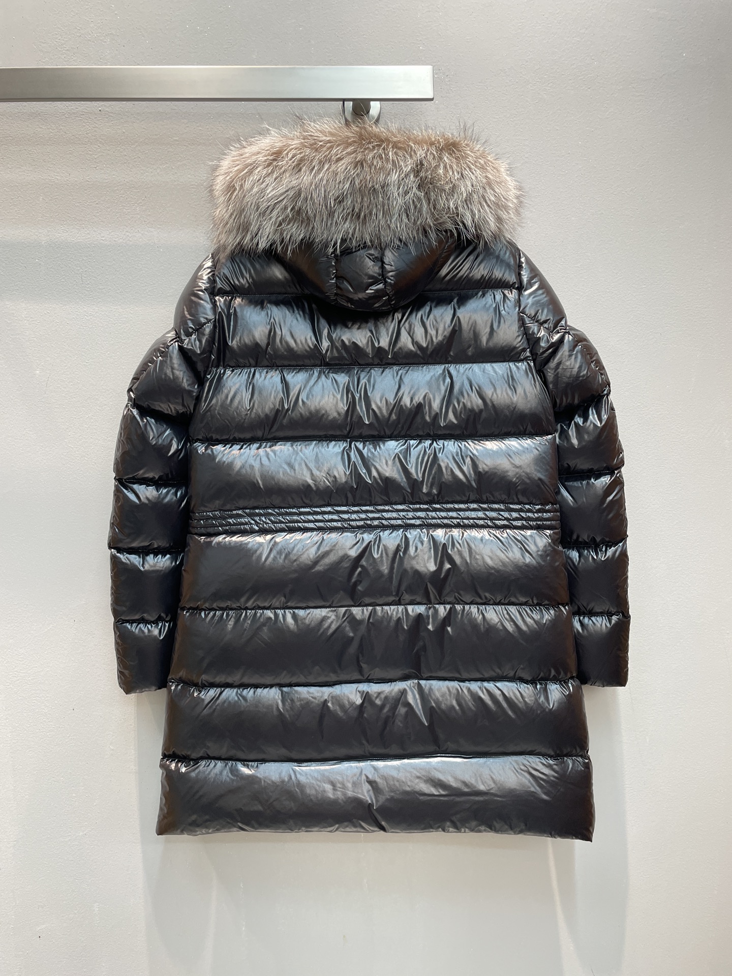 新款🌟出货啦📢 Moncle*秋冬经典Aphroti系列超长款羽绒服，超大狐狸毛大毛领，光一条毛领就将近