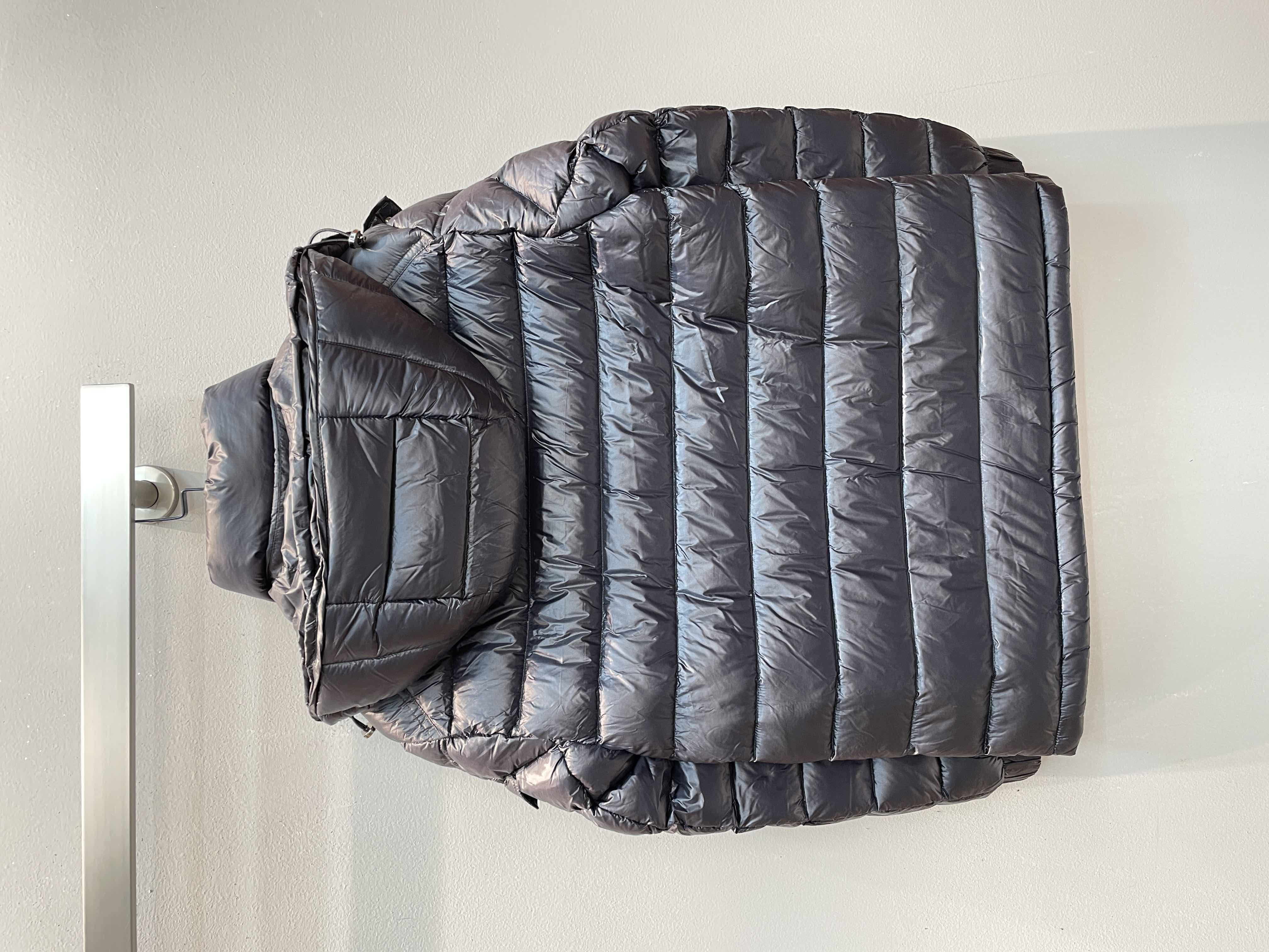 新款🌟出货啦📢 Moncle*秋冬经典Dalles系列情侣款羽绒服，可拆卸连帽设计，充绒是最顶级的90白