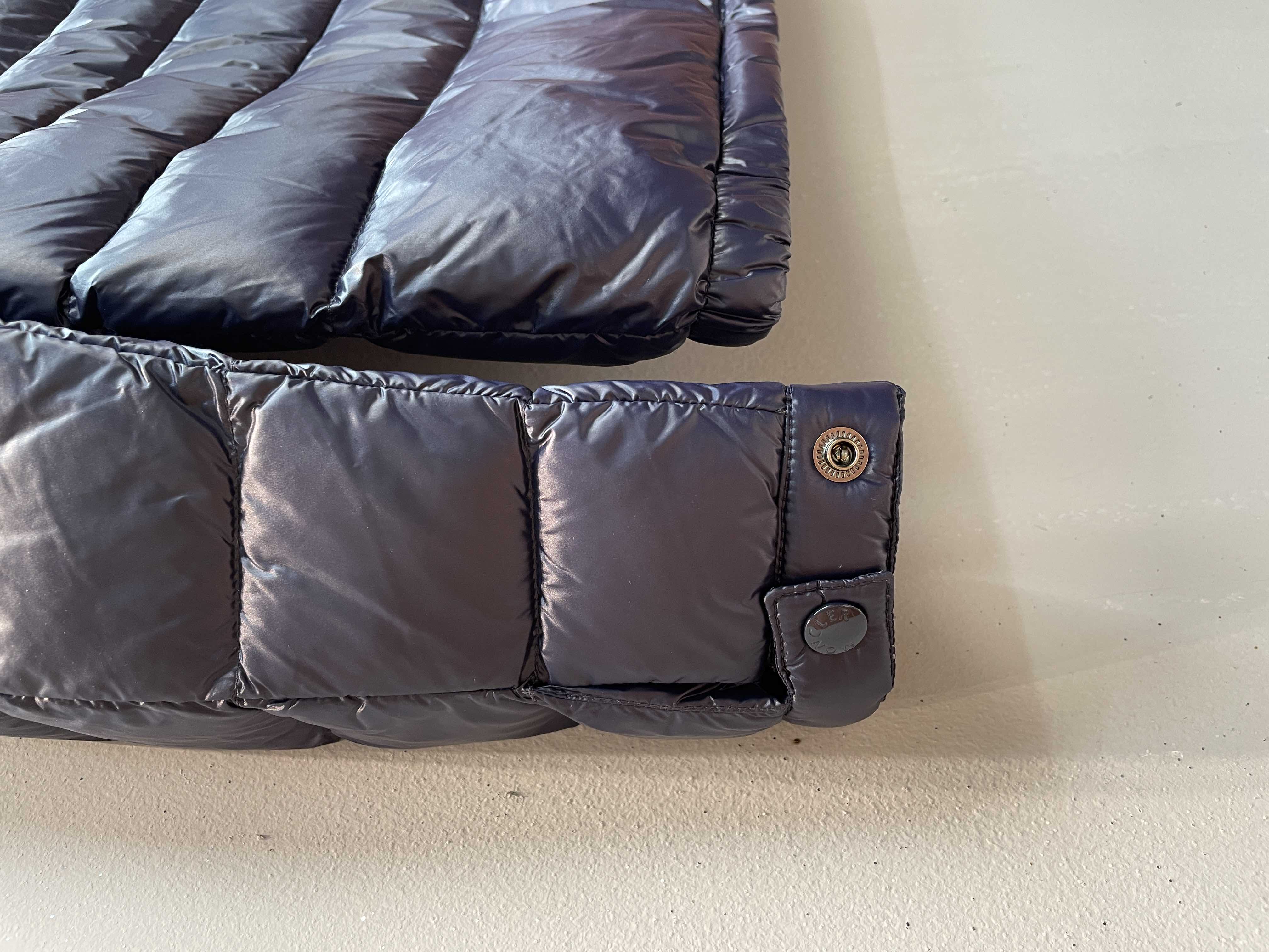 新款🌟出货啦📢 Moncle*秋冬经典Acorus系列男款羽绒服，立领轻便设计，充绒是最顶级的90白鹅绒