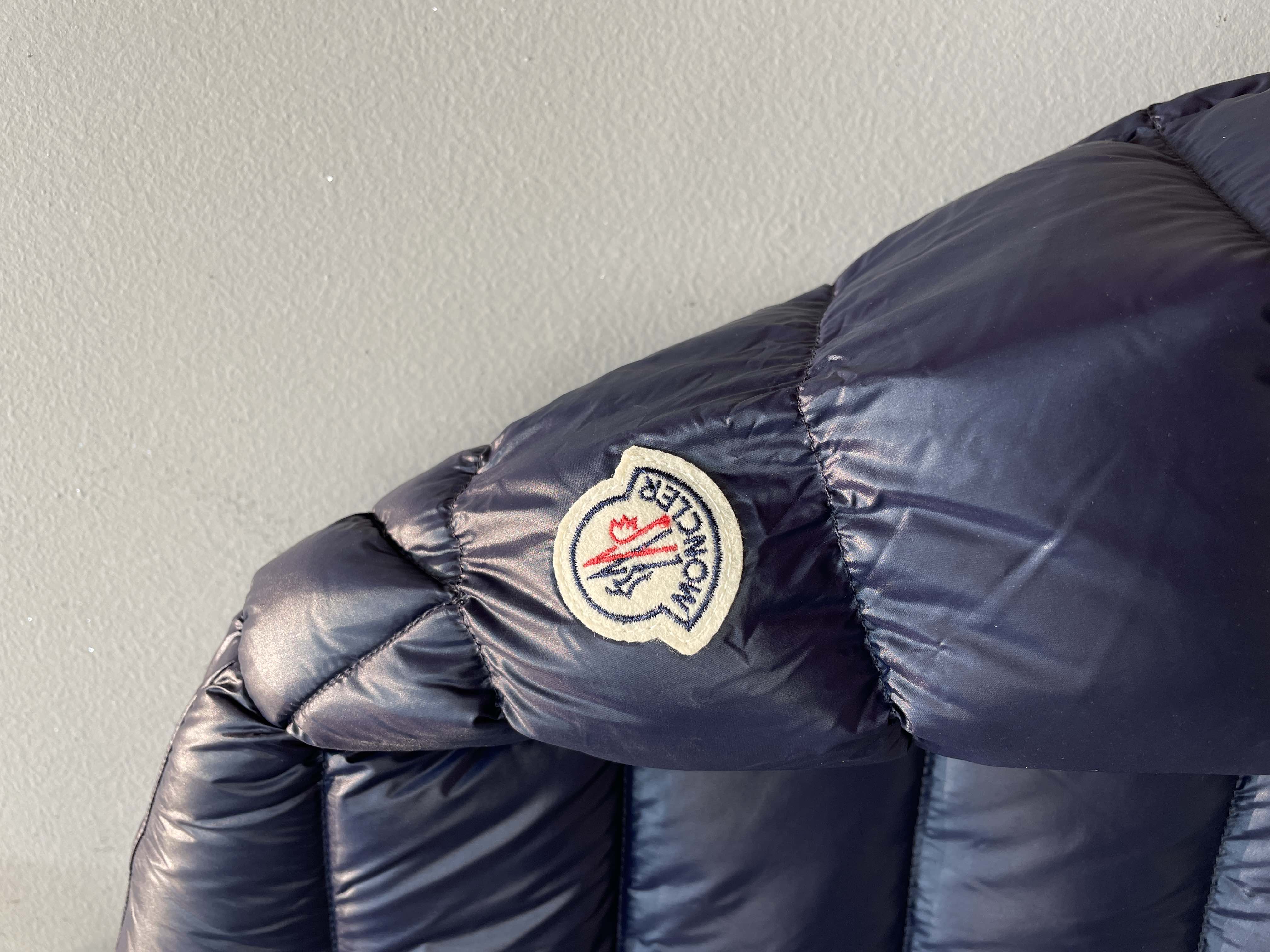 新款🌟出货啦📢 Moncle*秋冬经典Acorus系列男款羽绒服，立领轻便设计，充绒是最顶级的90白鹅绒