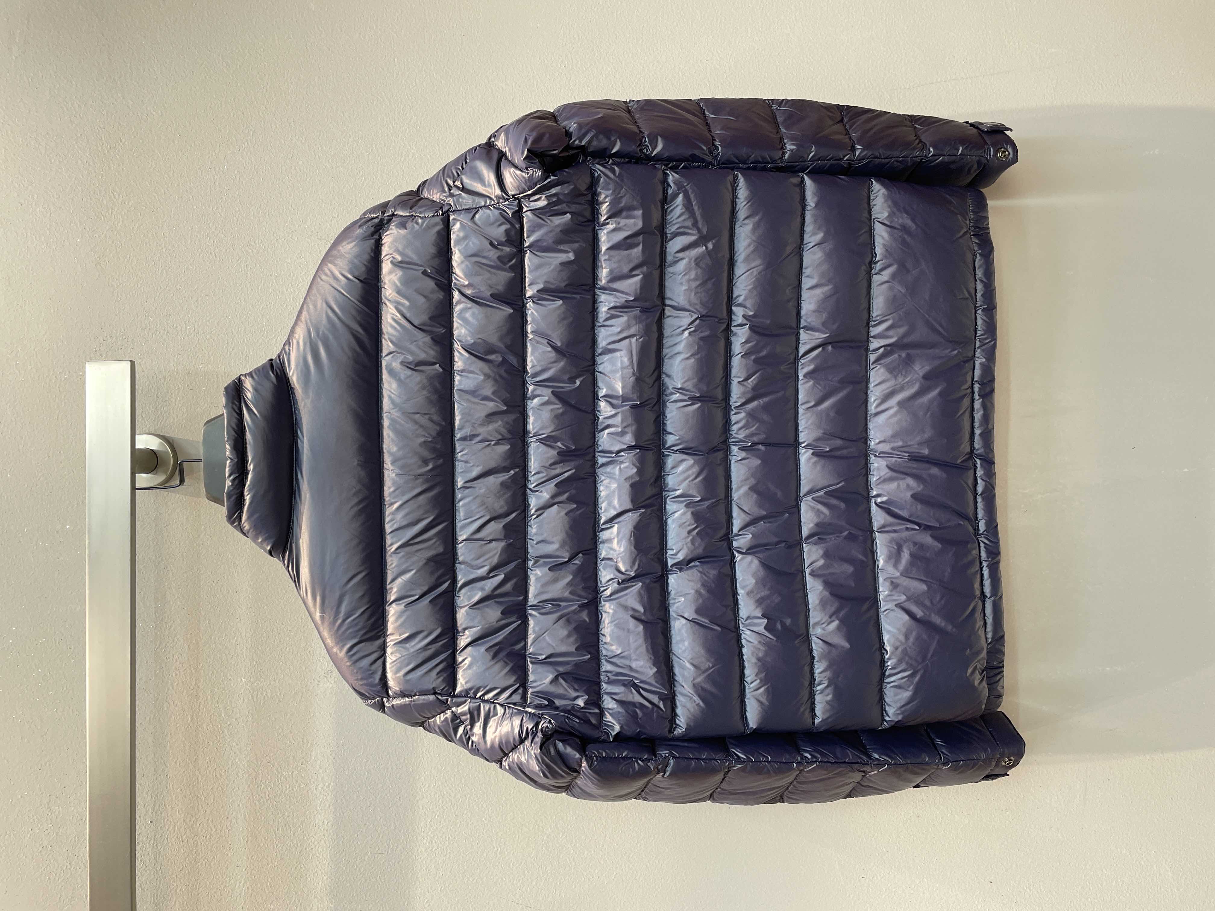 新款🌟出货啦📢 Moncle*秋冬经典Acorus系列男款羽绒服，立领轻便设计，充绒是最顶级的90白鹅绒